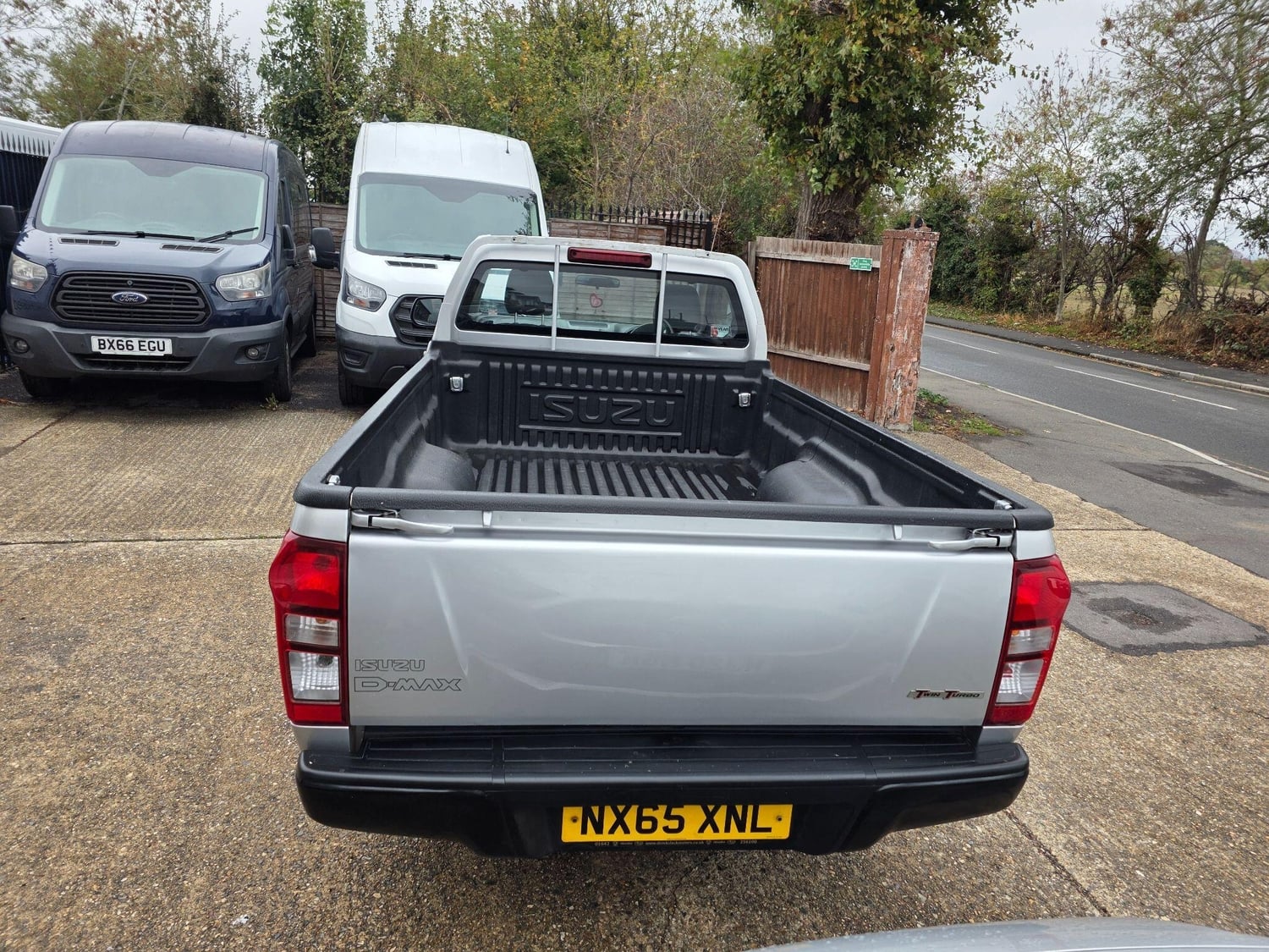 Isuzu D-MAX 2016 - Vans & Commercial Vehicles in Hounslow