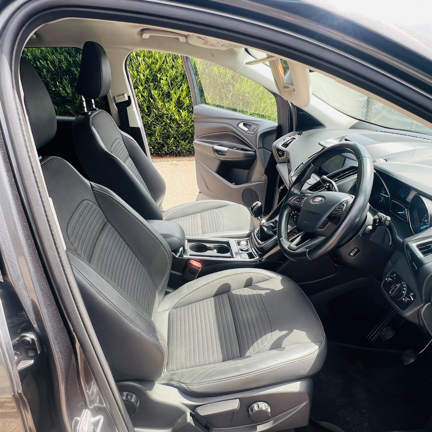 [ berth ]Ford Kuga