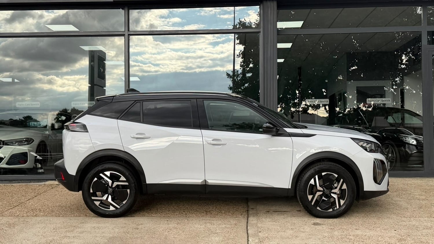 [ berth ]Peugeot 2008