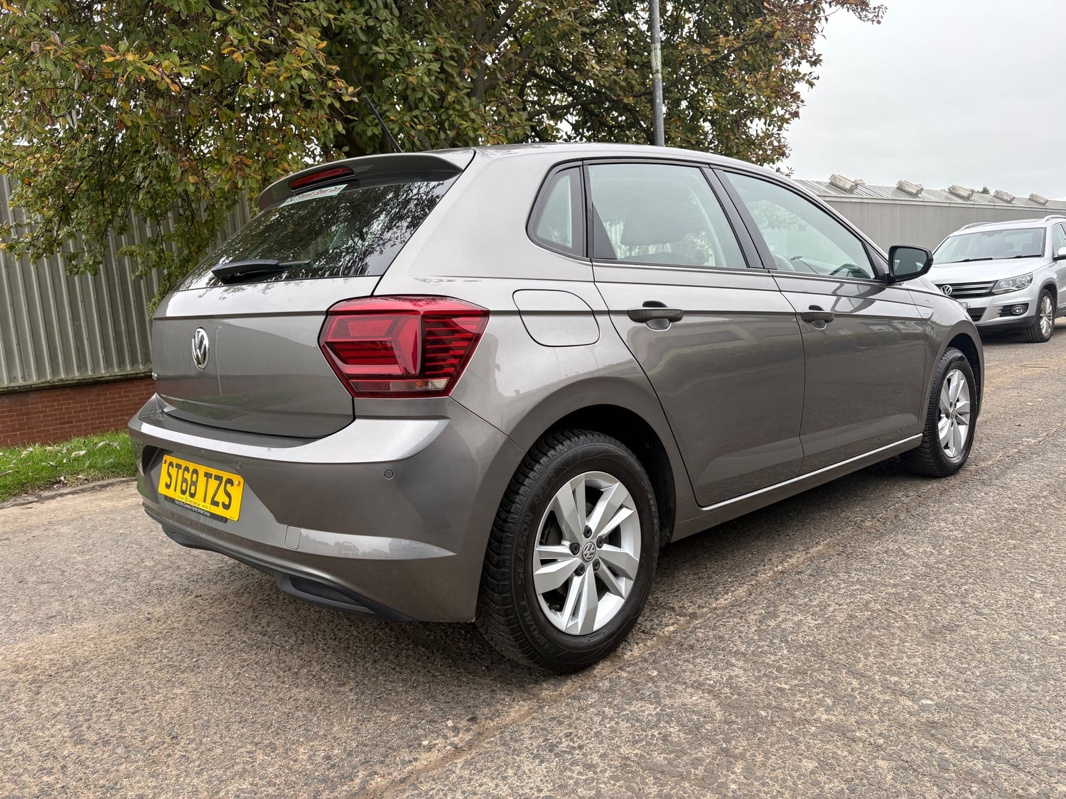 [ berth ]Volkswagen Polo