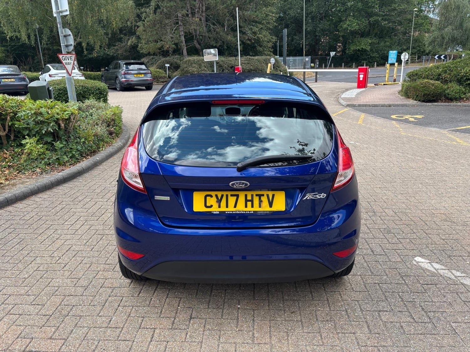 [ berth ]Ford Fiesta