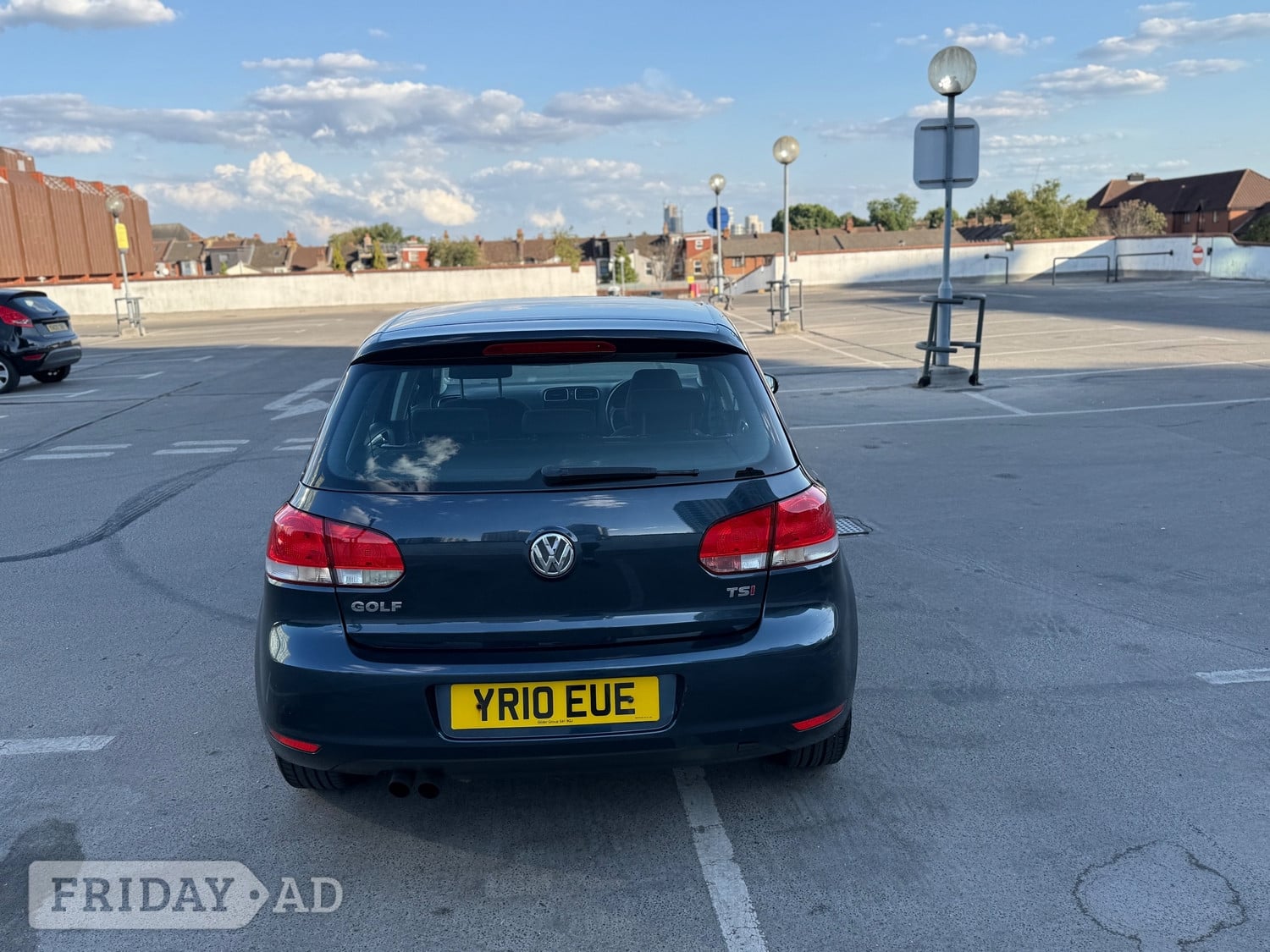 Volkswagen Golf 2010 - Cars