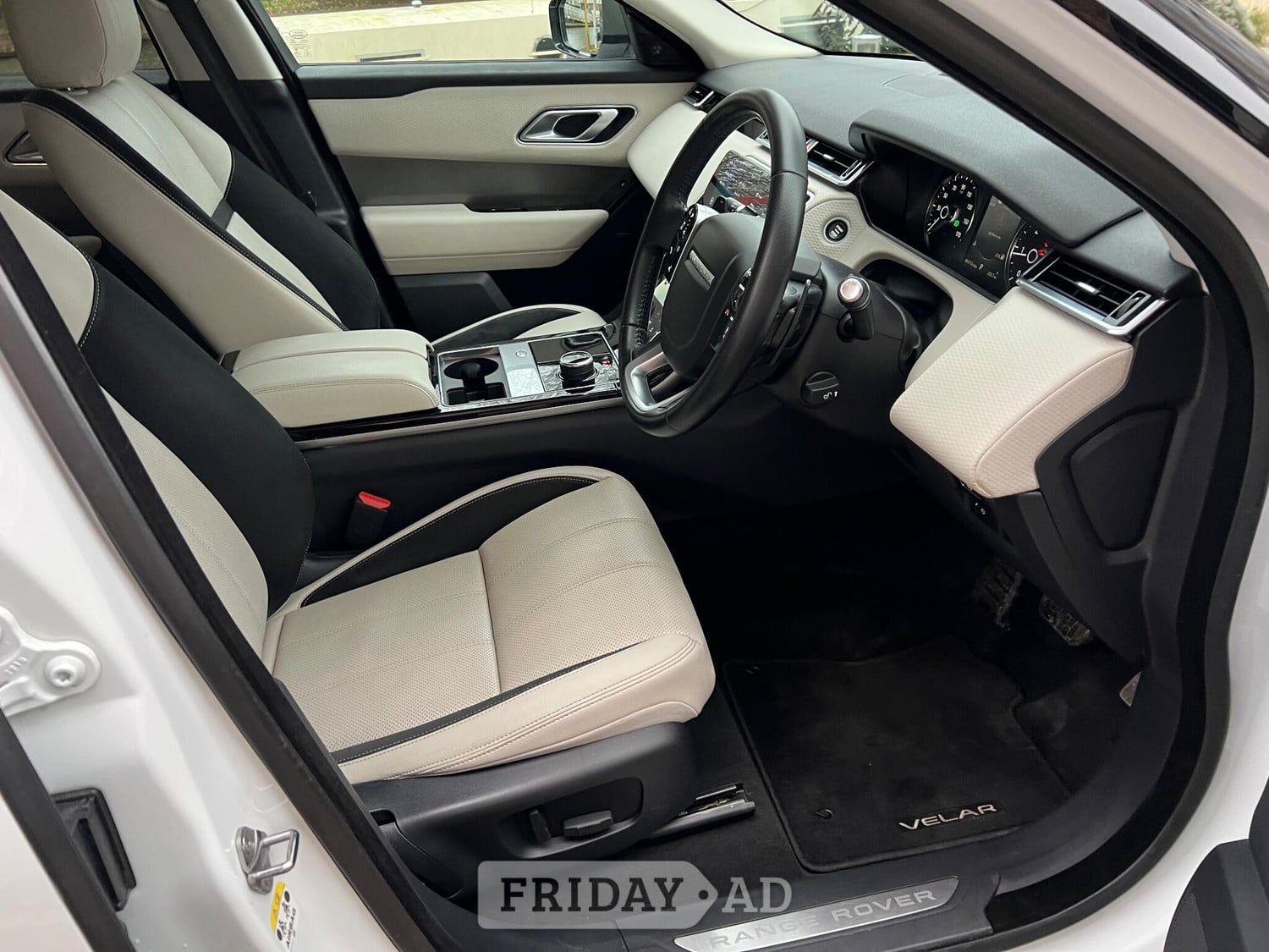 [ berth ]Land Rover Range Rover Velar