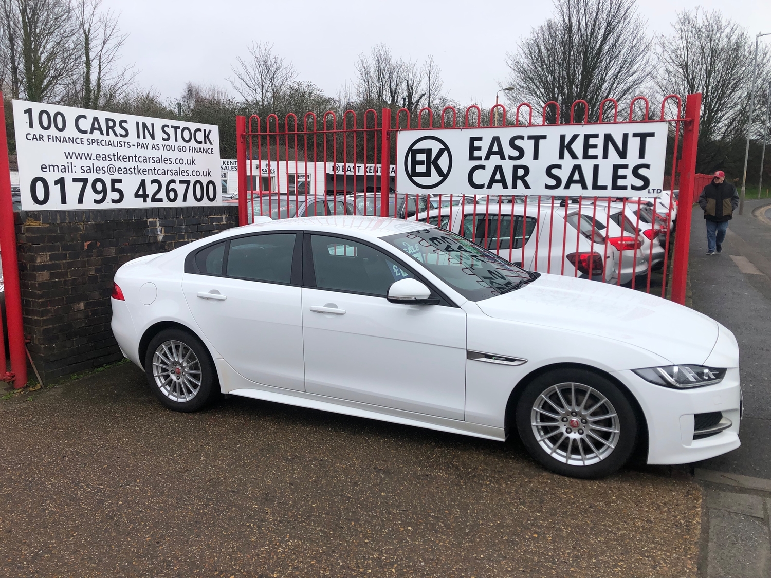 Jaguar XE 2018 - Cars