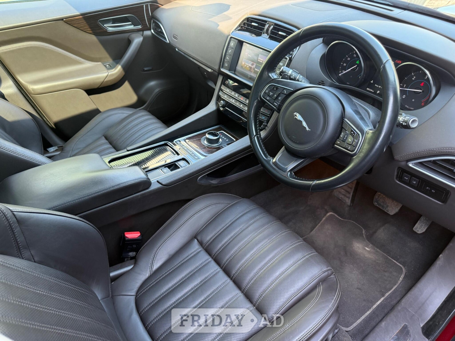 [ berth ]Jaguar F-Pace