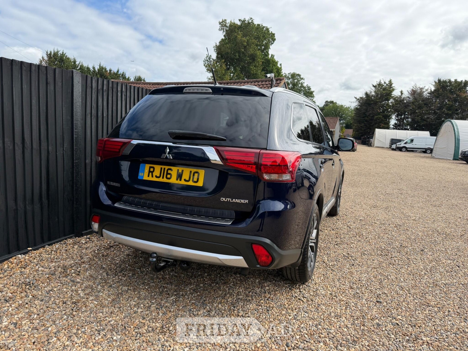Mitsubishi Outlander 2016 - Cars in Addlestone