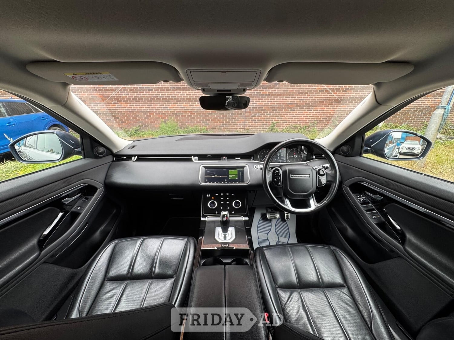 [ berth ]Land Rover Range Rover Evoque