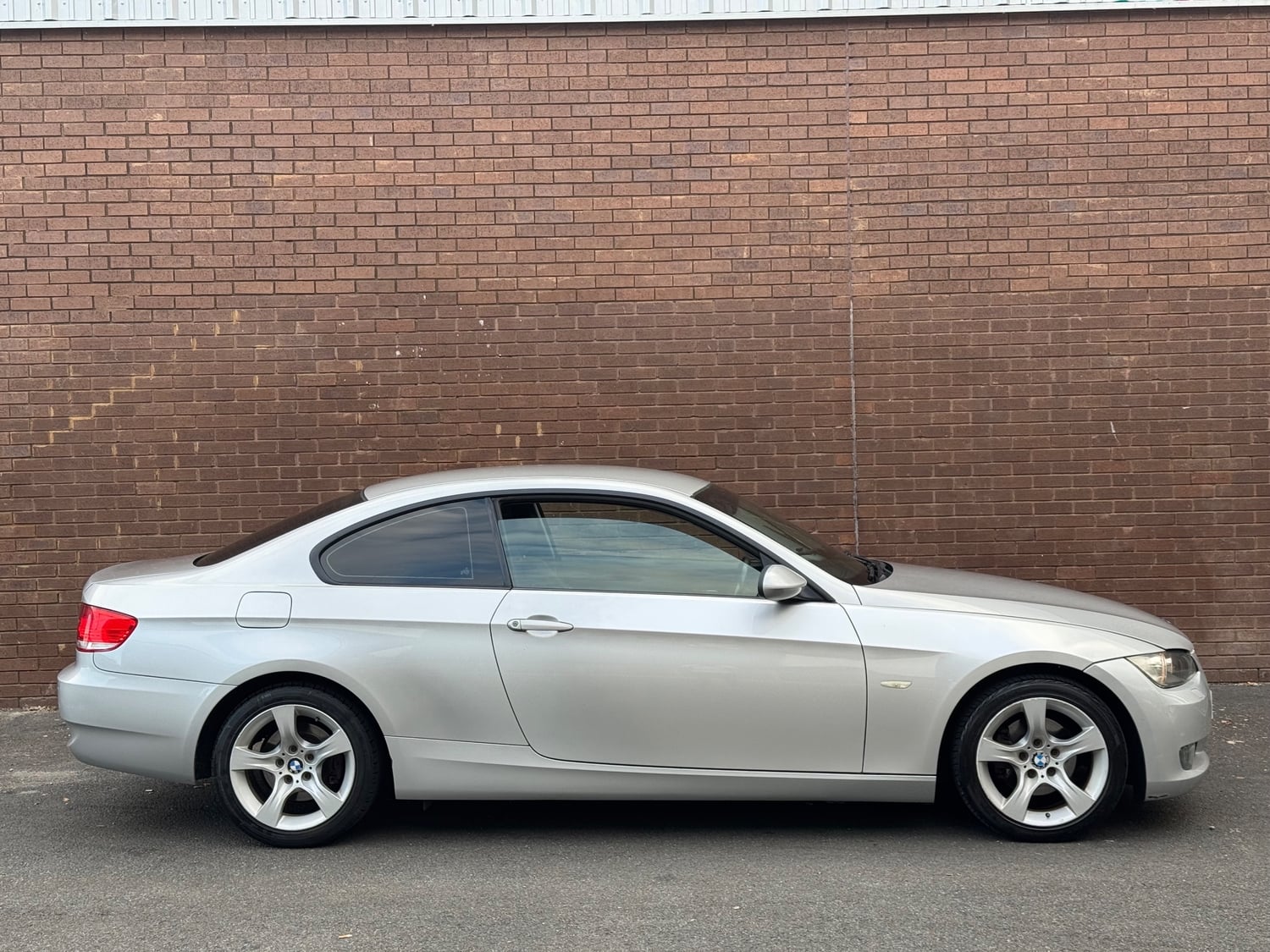 BMW 3 Series 2009 - Cars in Ashford