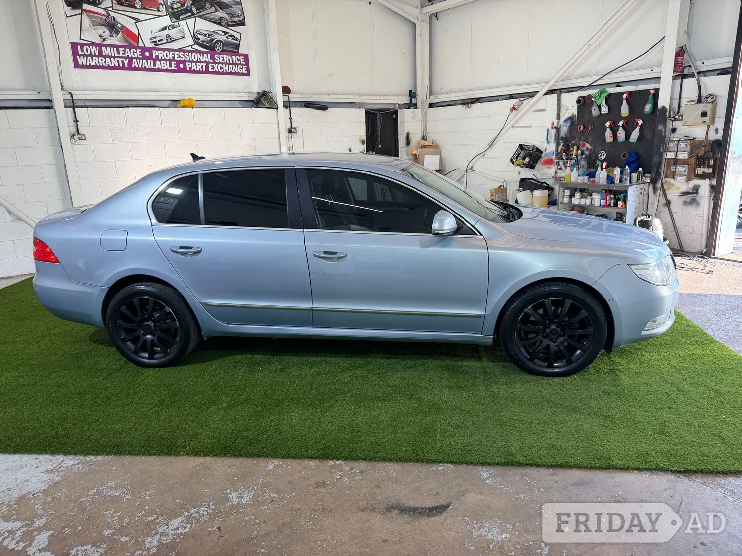 Skoda Superb 2012 - Cars