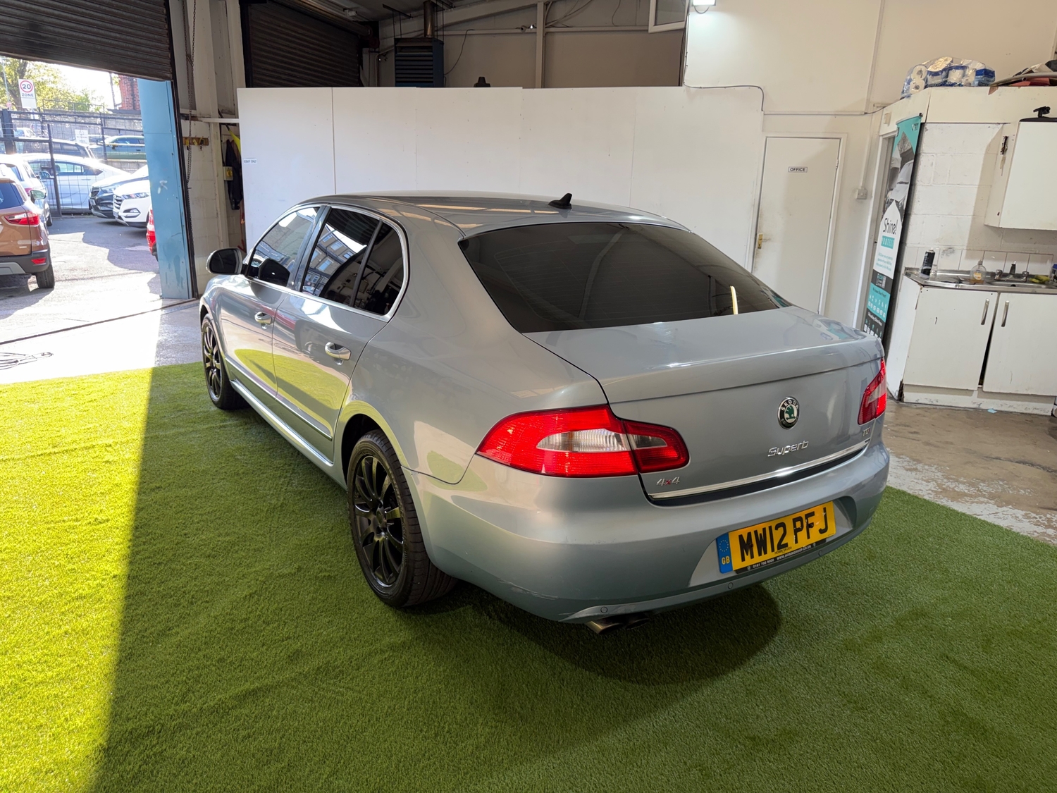 Skoda Superb 2012 - Cars in Dewsbury