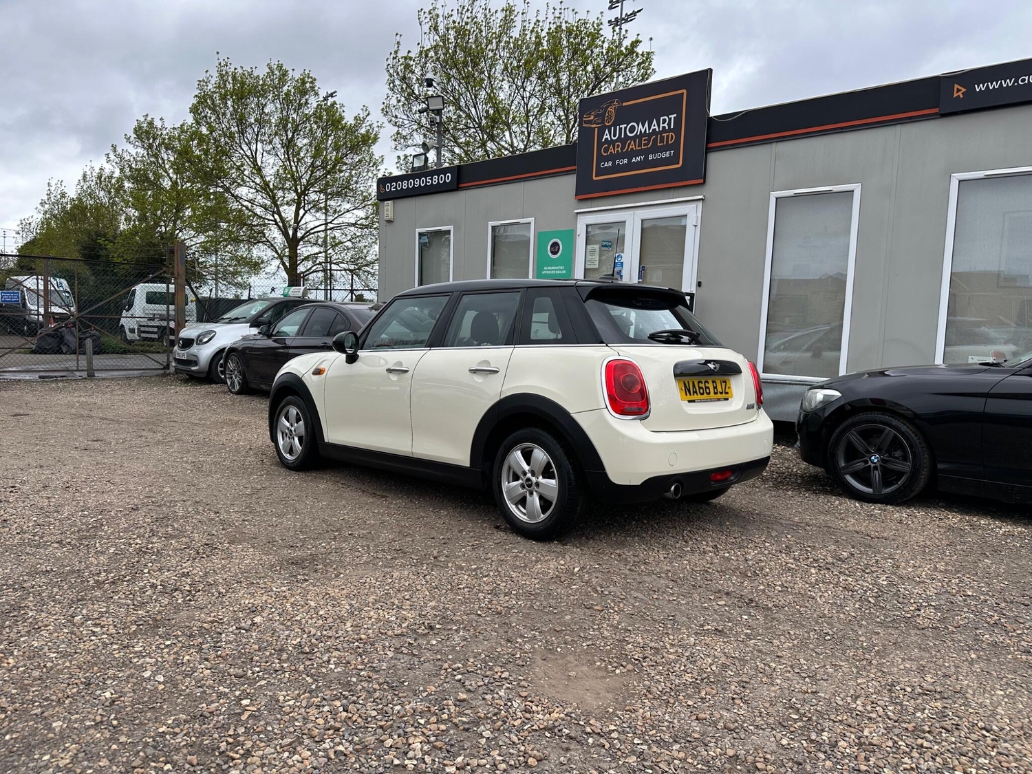 Mini Hatch 2016 - Cars in Sunbury-On-Thames