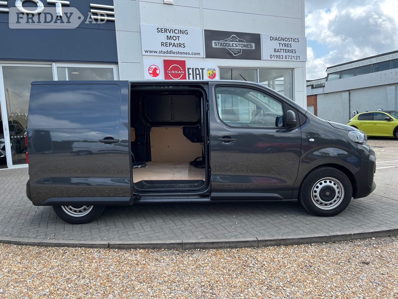 Peugeot E-EXPERT 2025 - Vans & Commercial Vehicles in Ryde