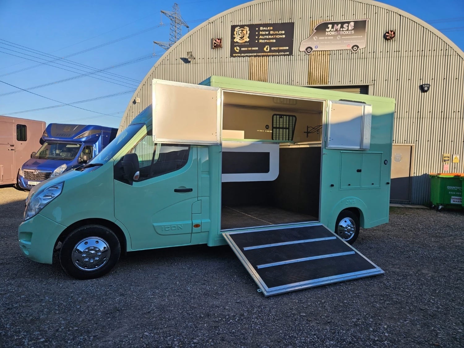 [ berth ]Jms horseboxes Icon