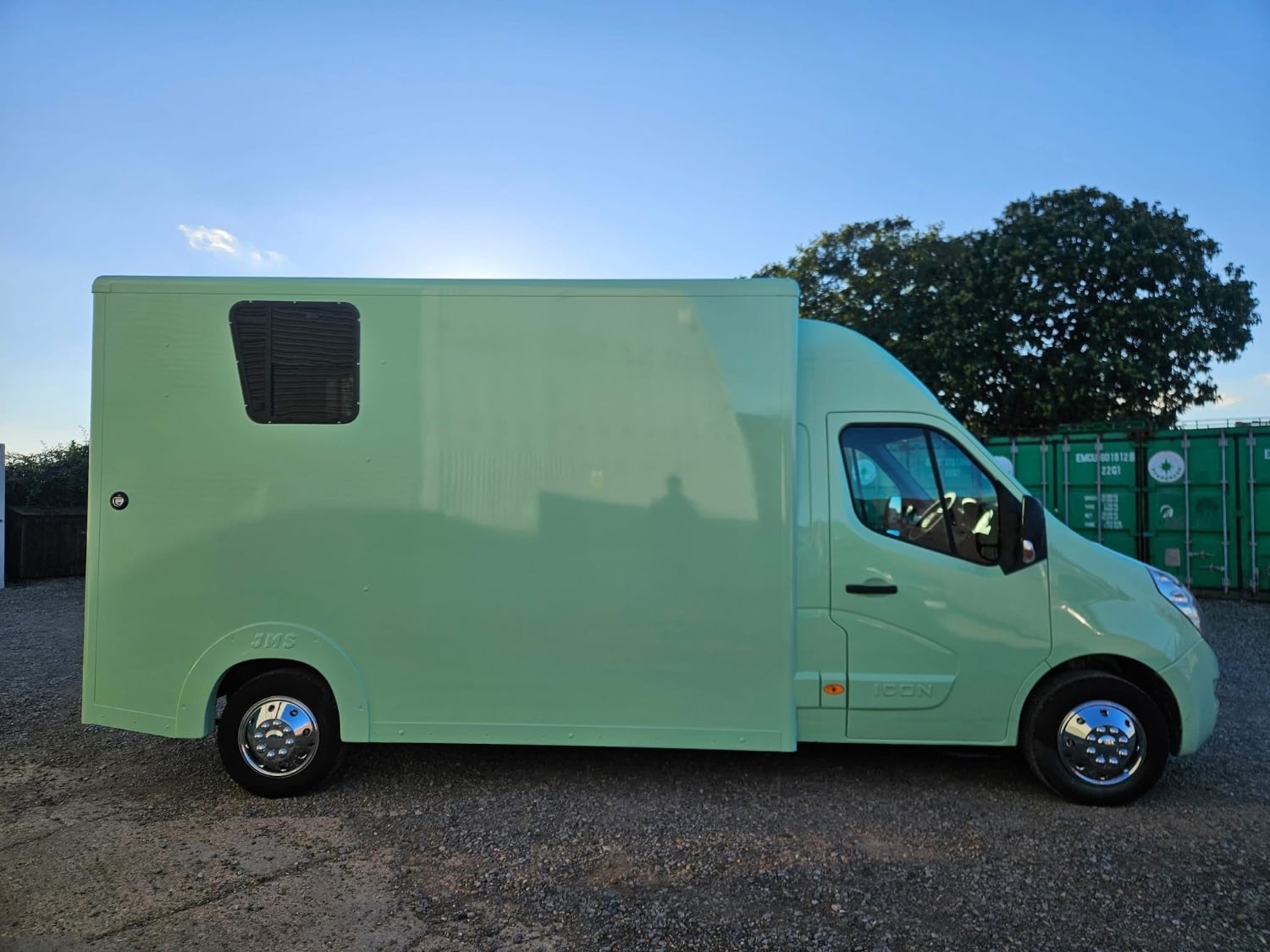JMS Icon Vauxhall Horsebox - Trailers & Horseboxes in Rochester