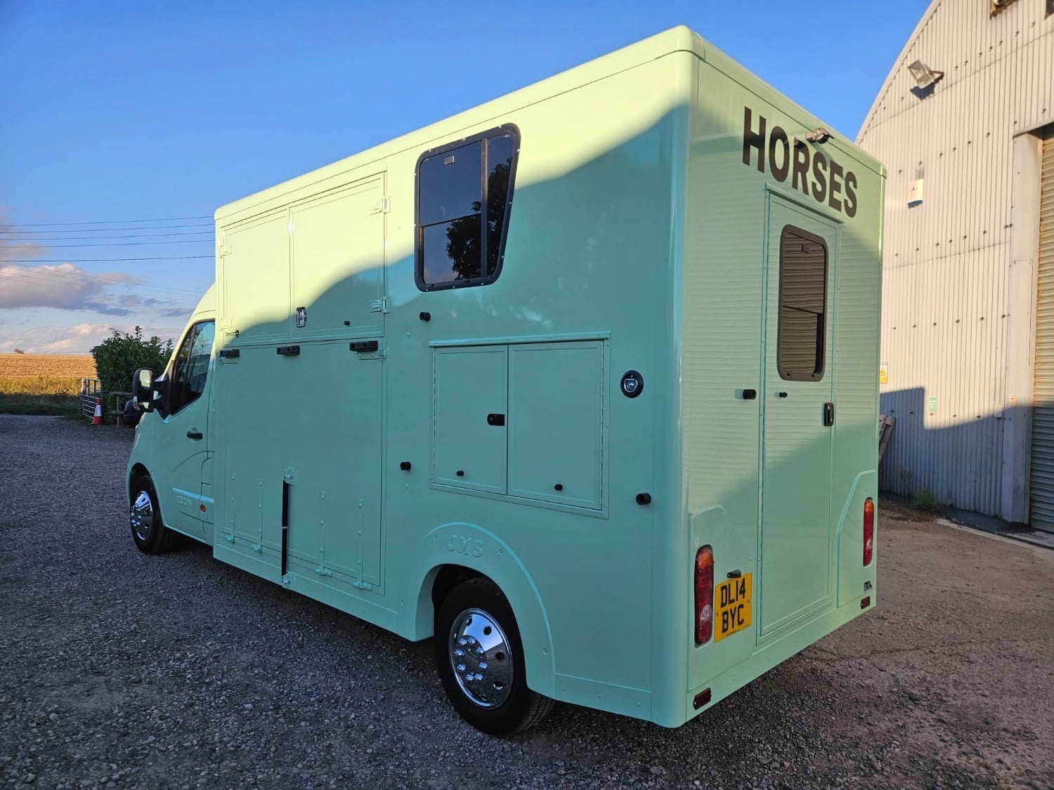 JMS Icon Vauxhall Horsebox - Trailers & Horseboxes