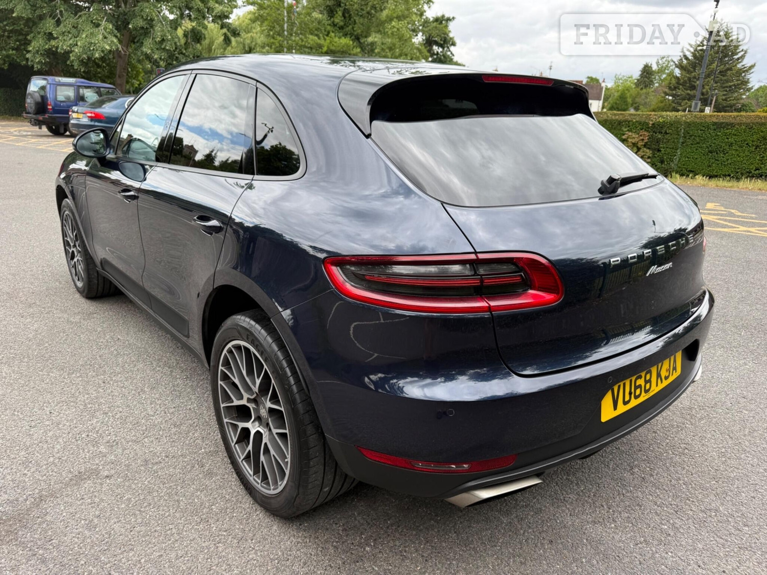[ berth ]Porsche Macan