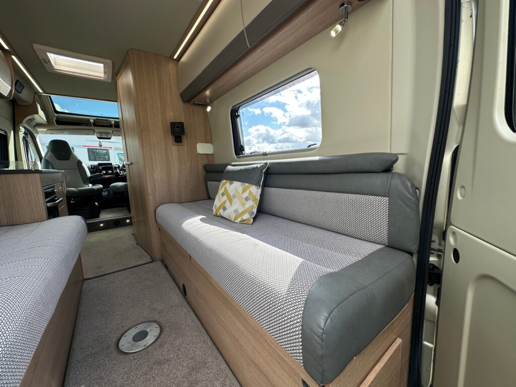 [2 berth ]Auto-Trail V-Line 660