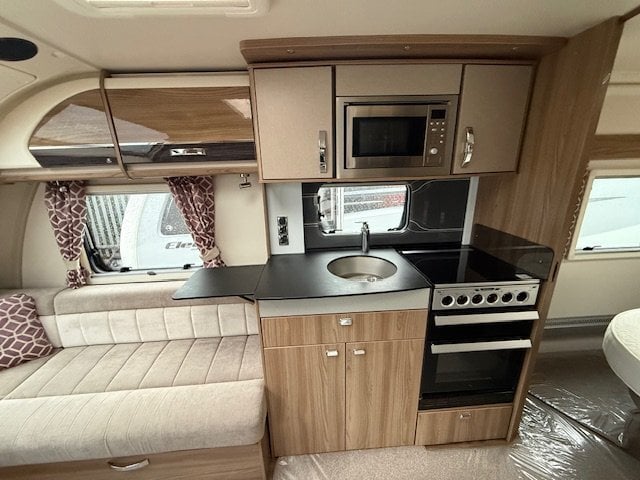 Swift Conqueror 580 2017 - Motorhomes & Caravans