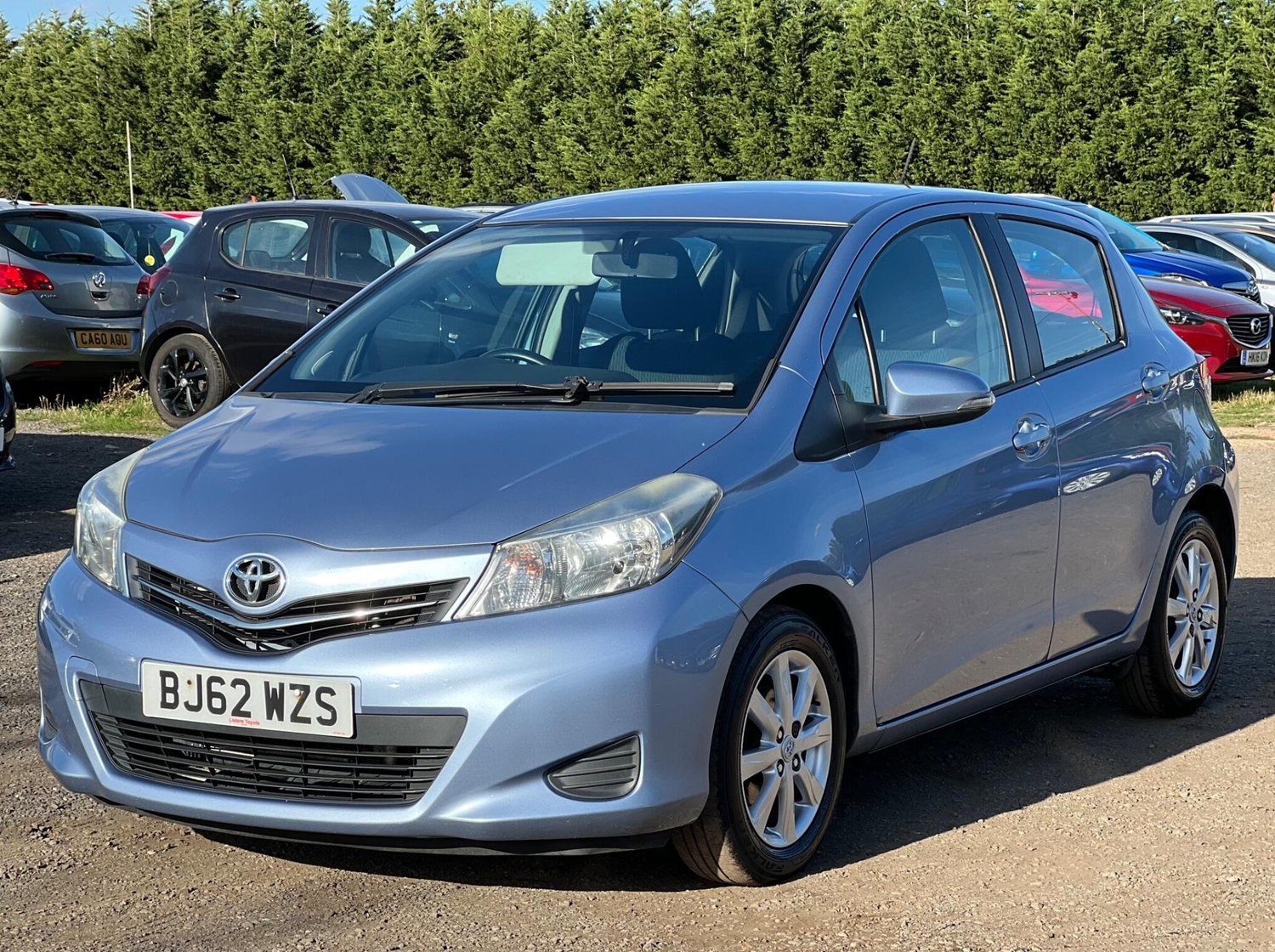 Toyota Yaris 2012 - Cars