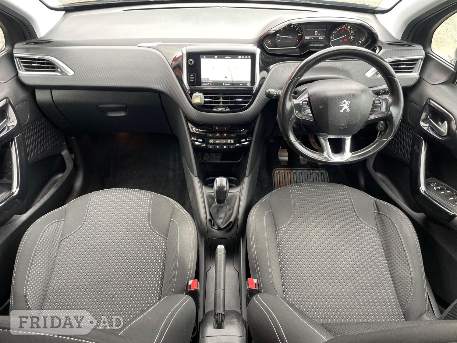 [ berth ]Peugeot 208