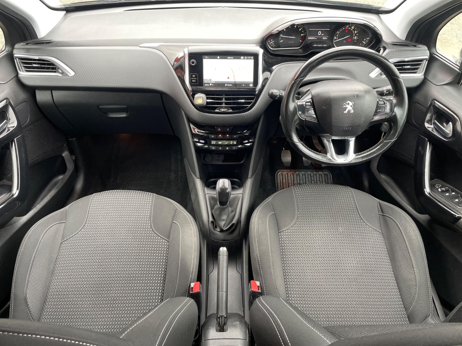 [ berth ]Peugeot 208