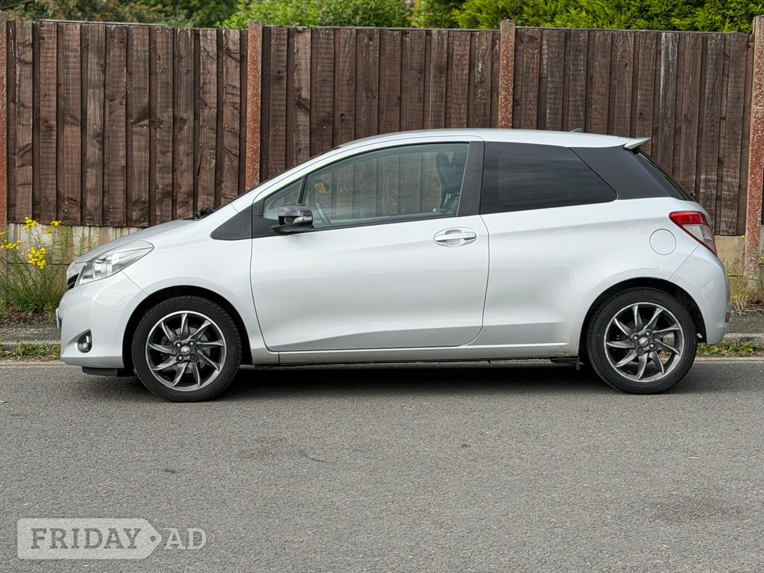 Toyota Yaris 2012 - Cars