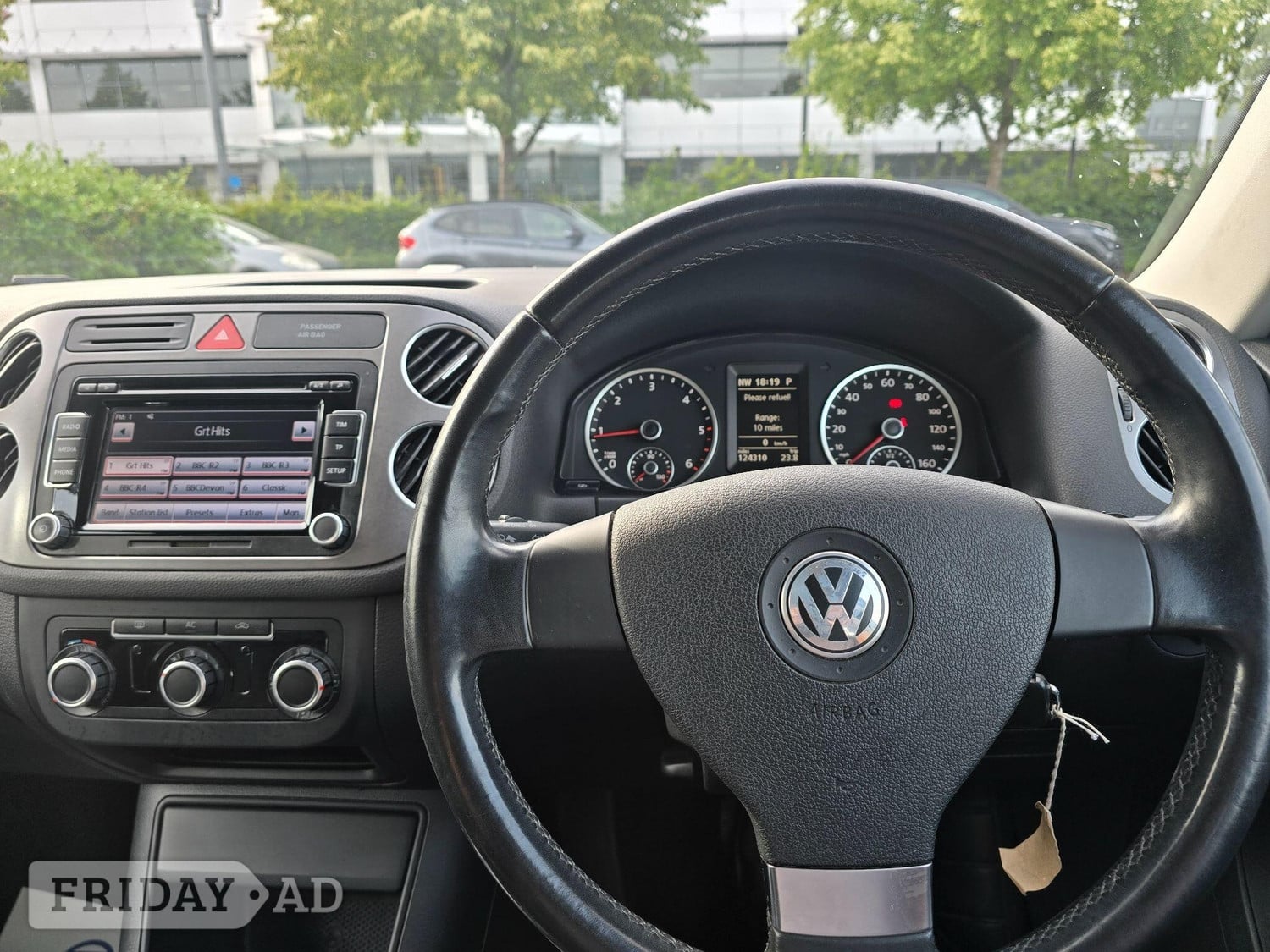 Volkswagen Tiguan 2010 - Cars