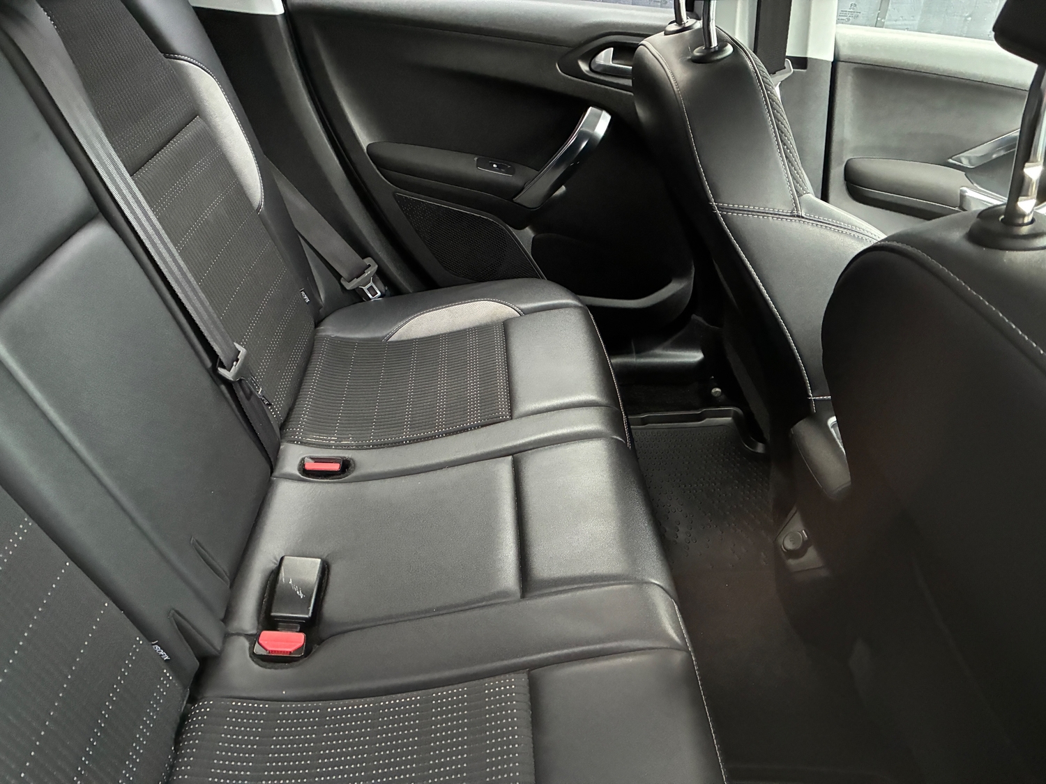 Peugeot 2008 2013 - Cars