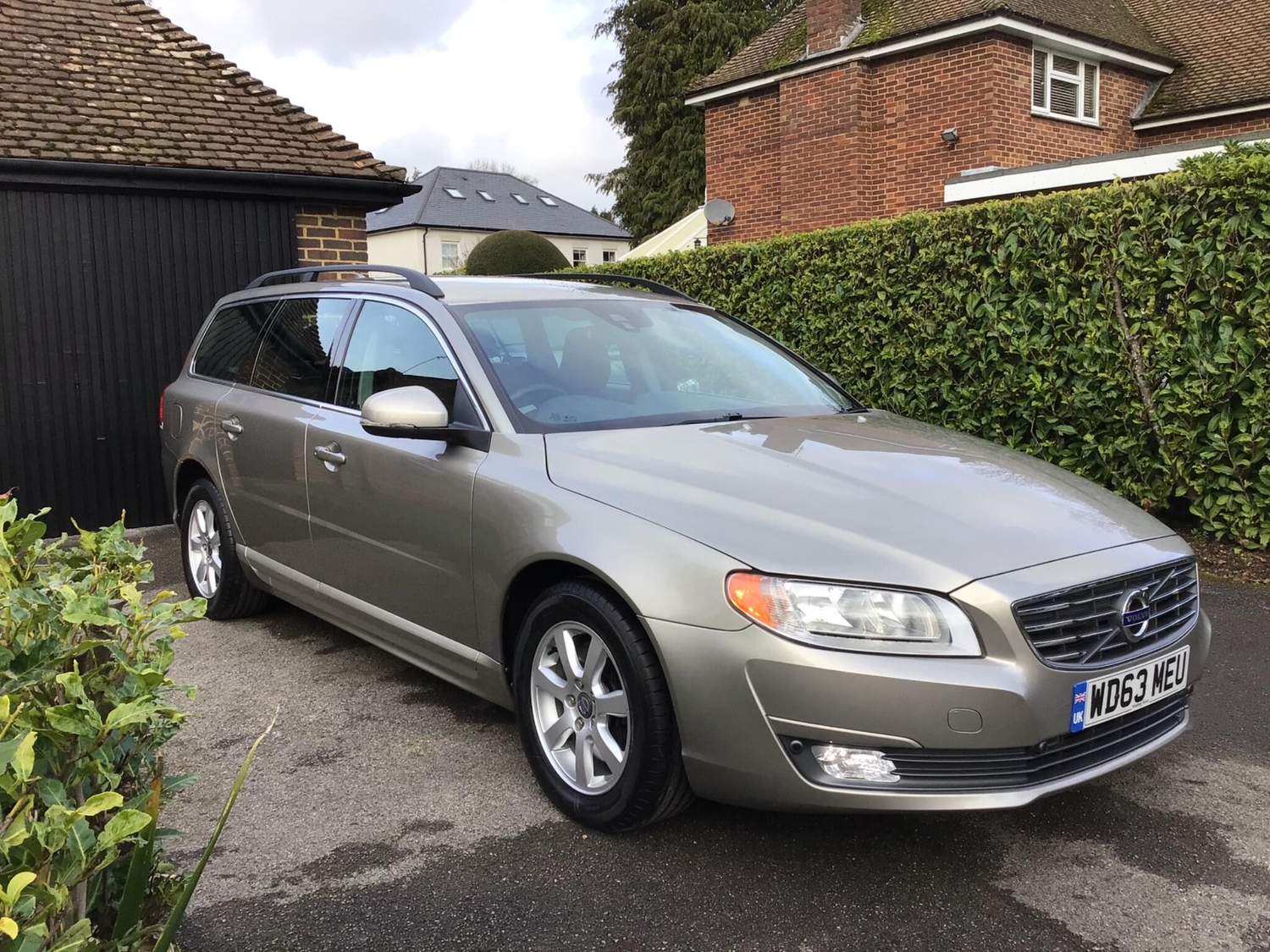 Volvo V70 2013 - Cars in Winchester