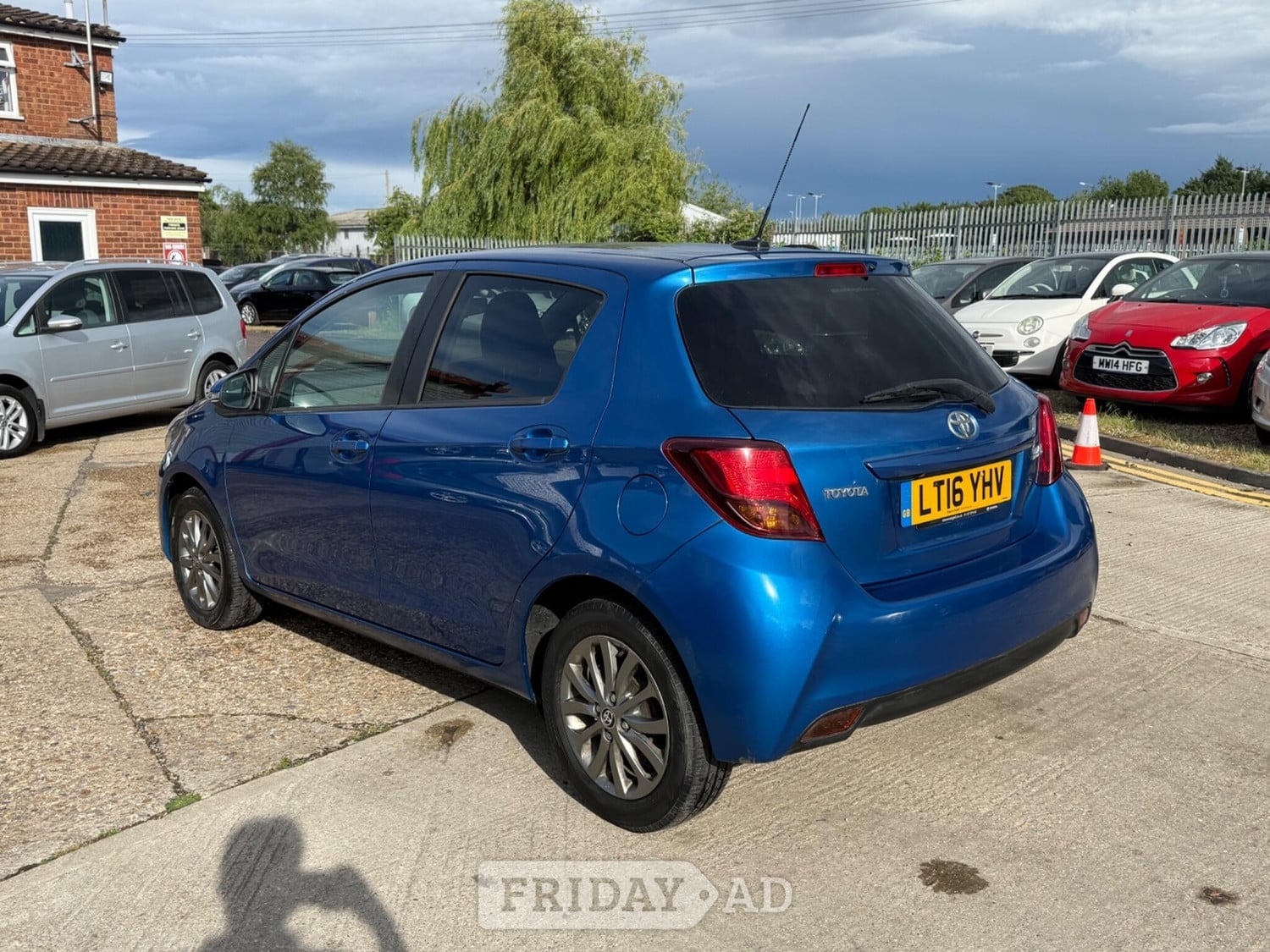 Toyota Yaris 2016 - Cars in Leighton Buzzard