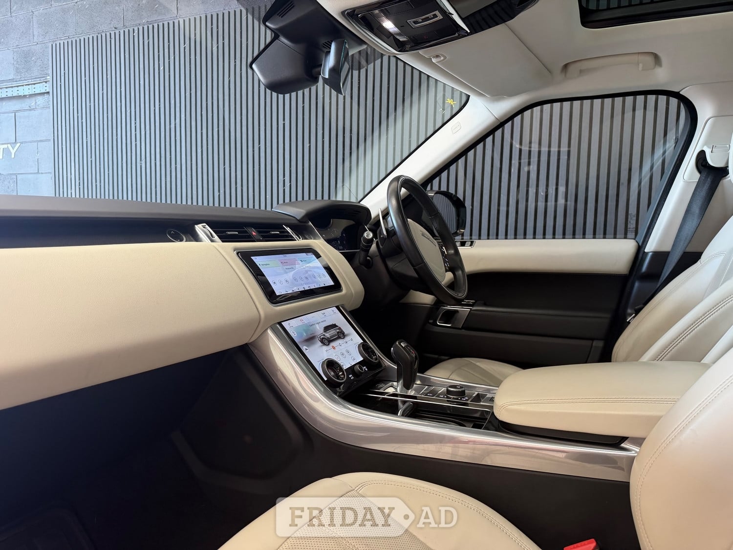 [ berth ]Land Rover Range Rover Sport