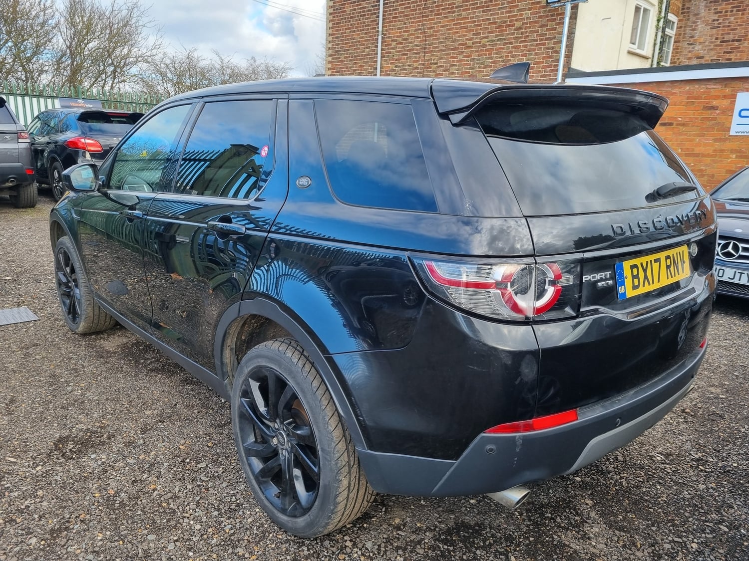 [ berth ]Land Rover Discovery Sport