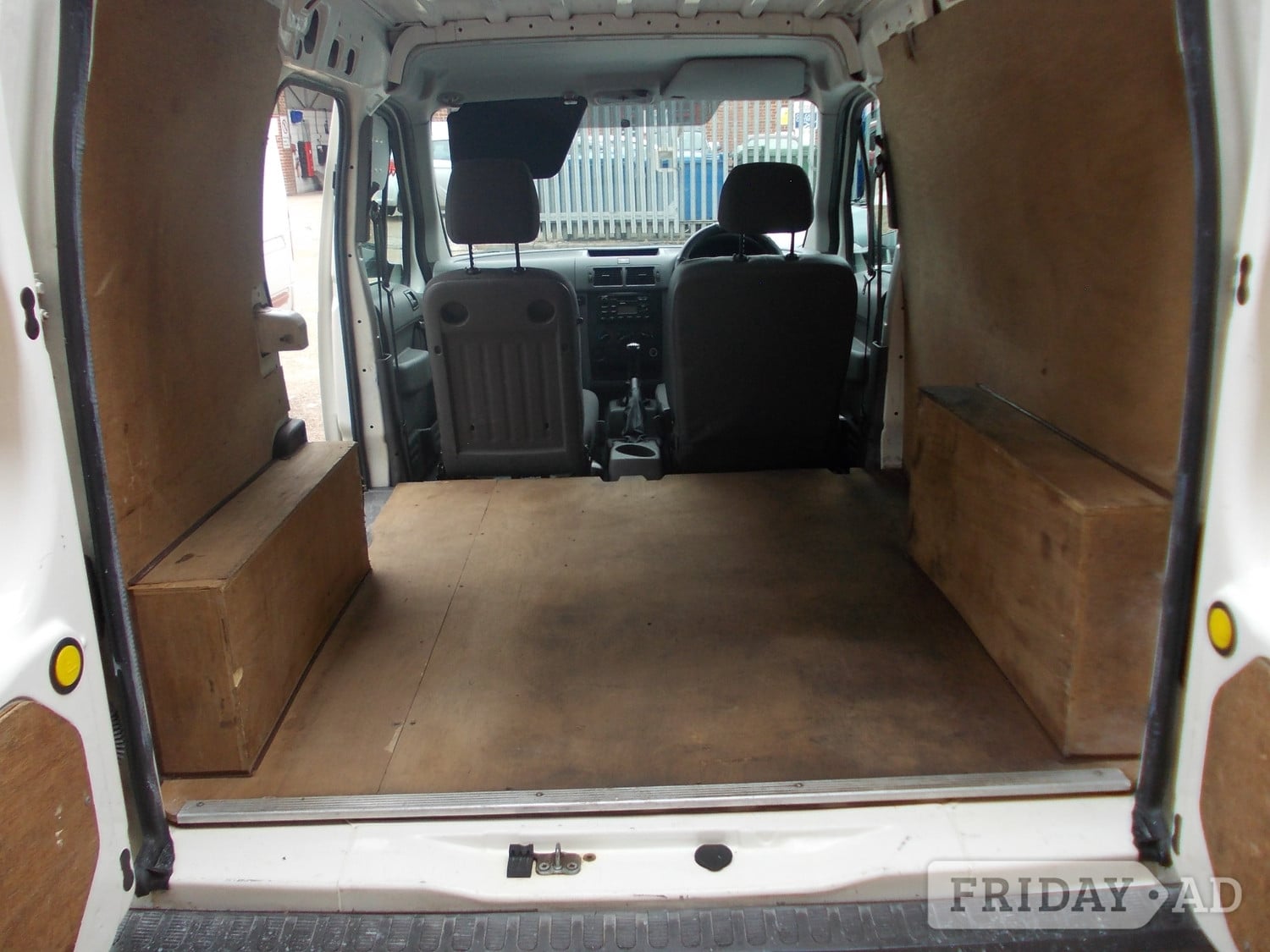 [ berth ]Ford Transit Connect