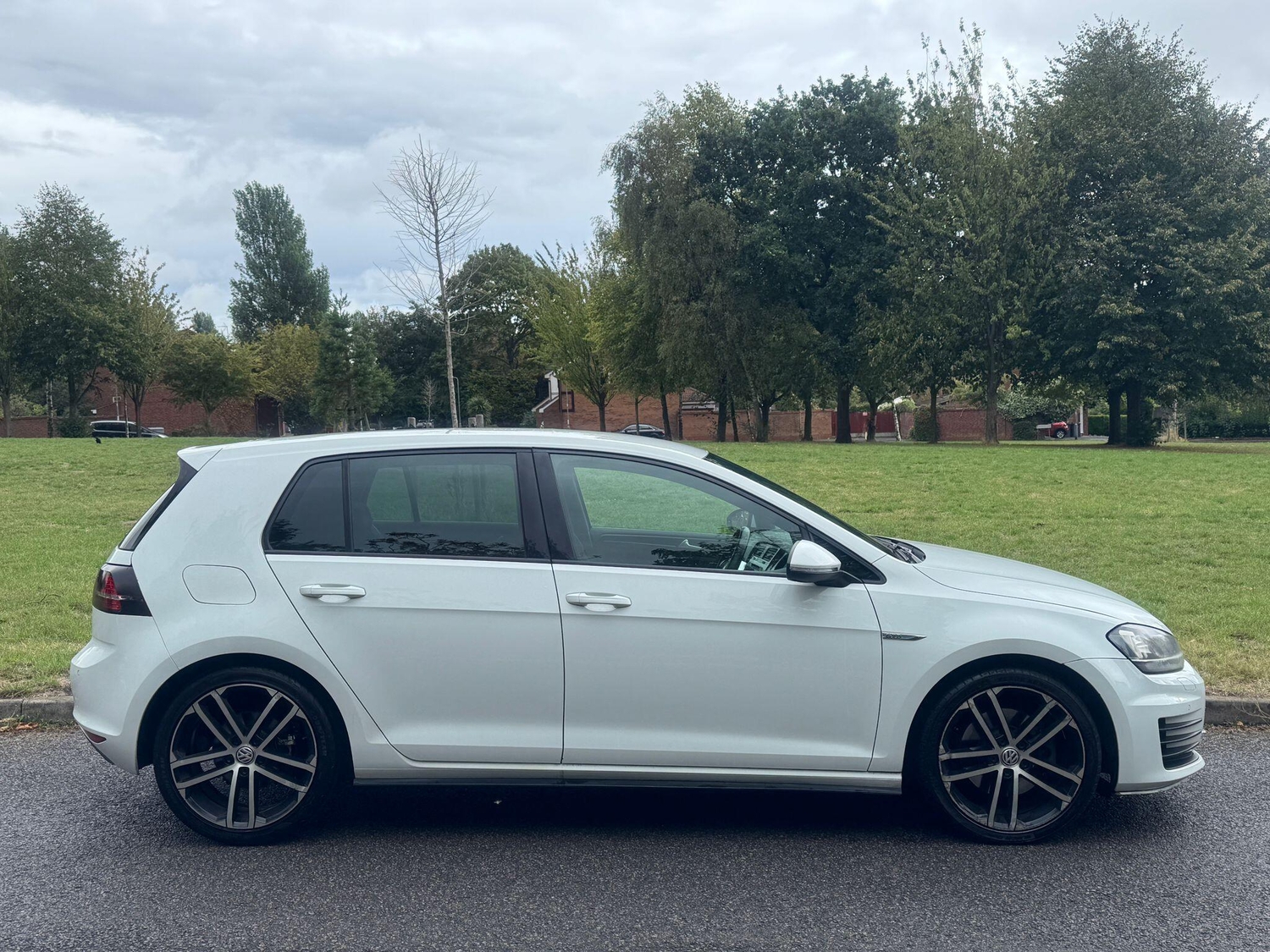 Volkswagen Golf 2013 - Cars
