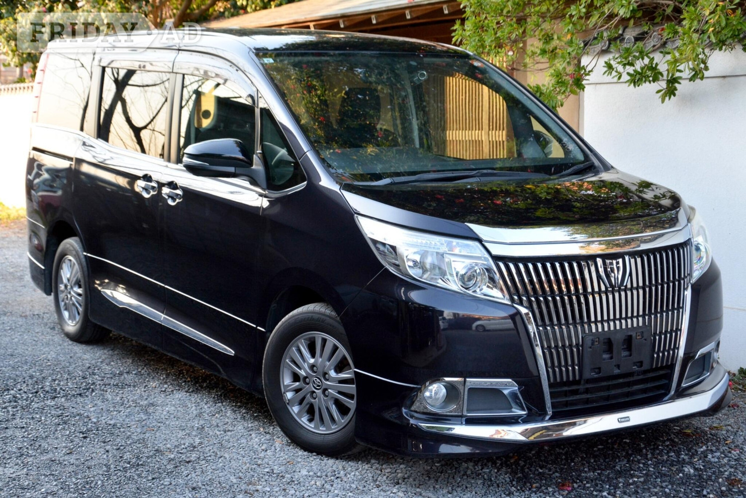 Toyota Esquire 2015 in Chingford
