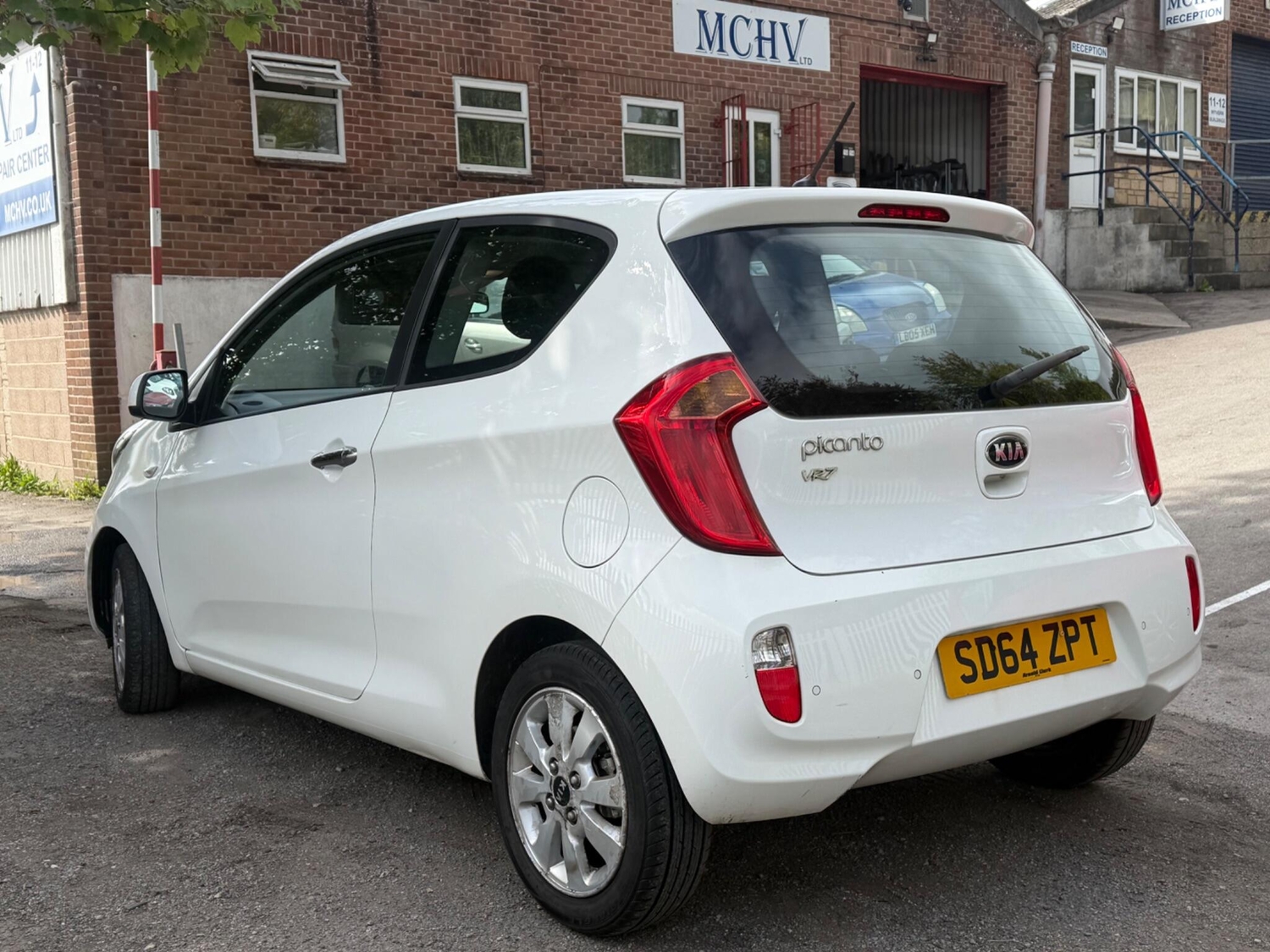 Kia Picanto 2014 - Cars in Dorchester