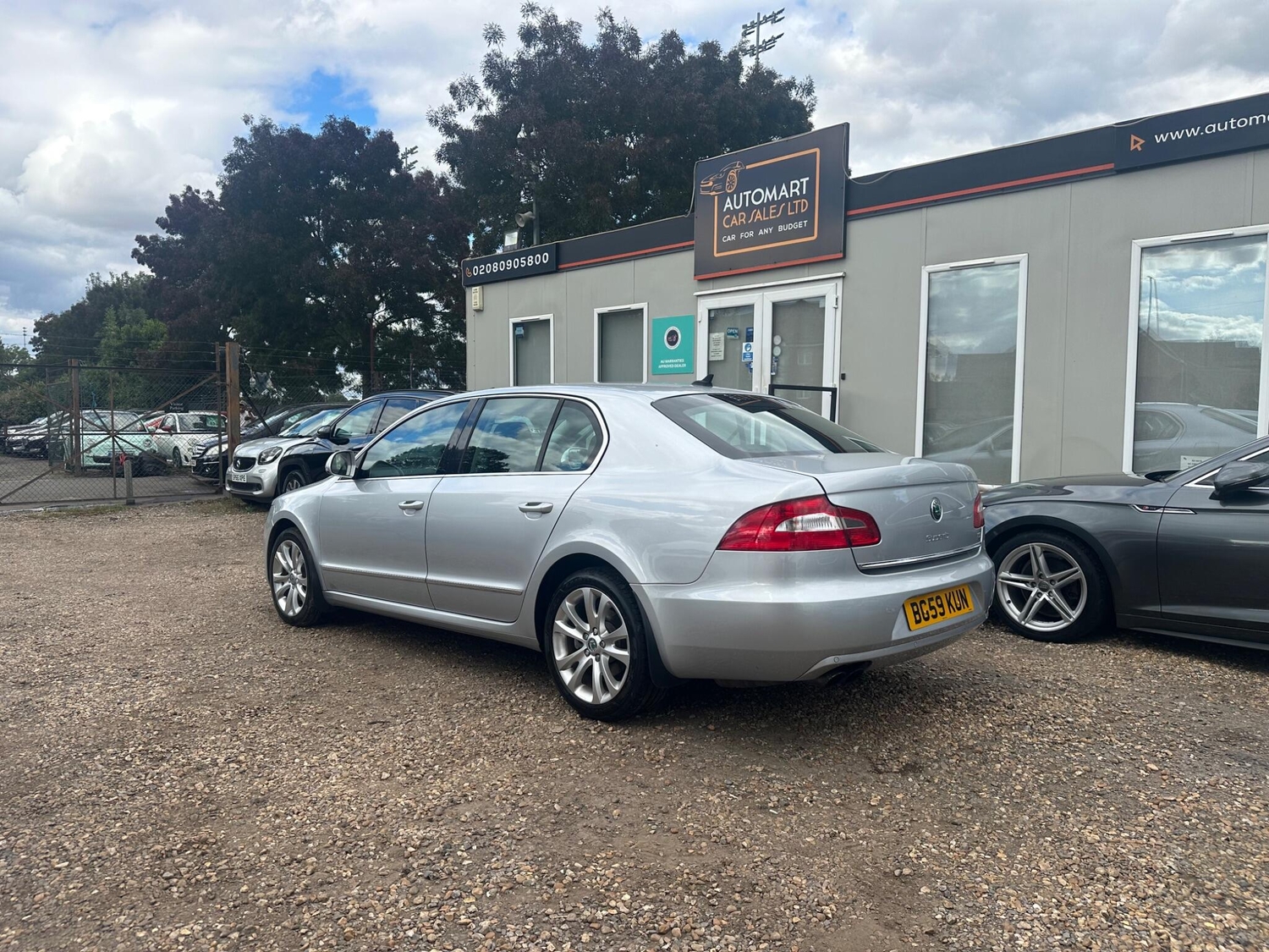 Skoda Superb 2009 - Cars in Sunbury-On-Thames