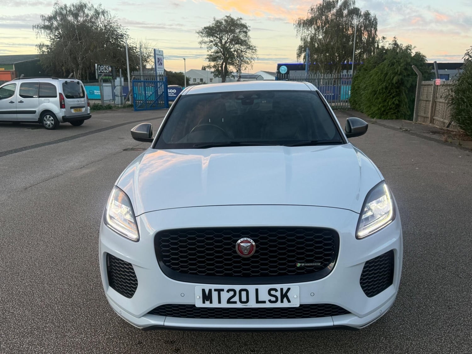 [ berth ]Jaguar E-Pace