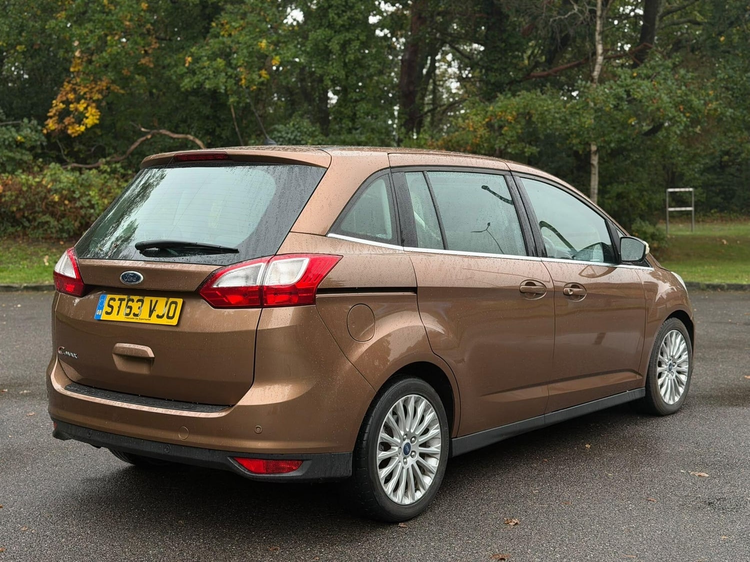[ berth ]Ford Grand C-MAX