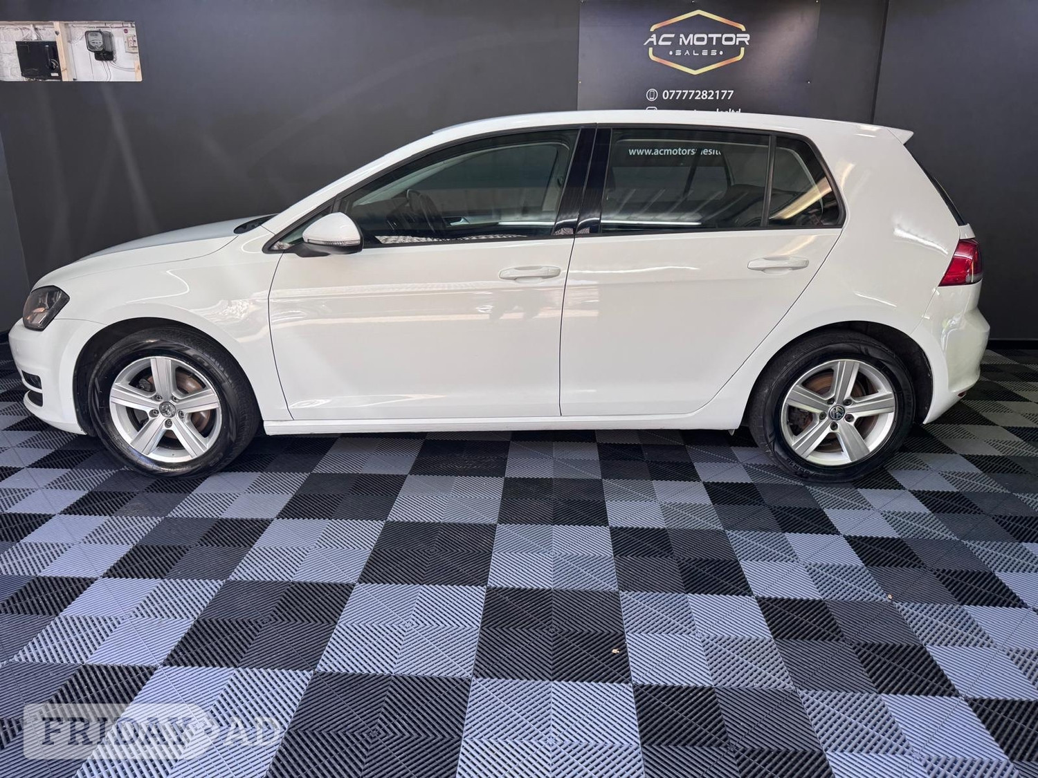 Volkswagen Golf 2015 - Cars in Chertsey