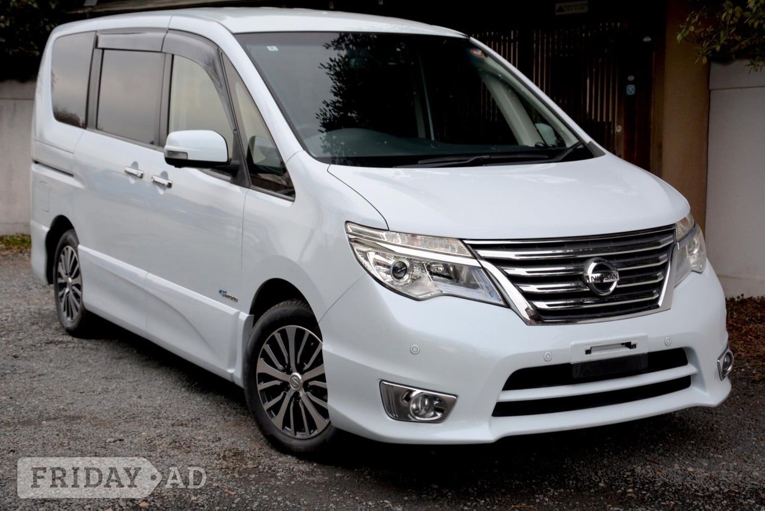 Nissan Serena 2014 in Chingford