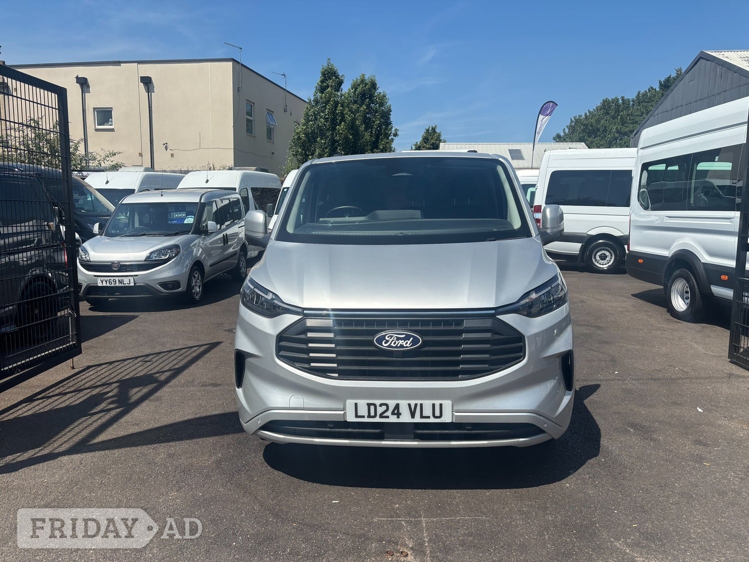 [ berth ]Ford Transit Custom