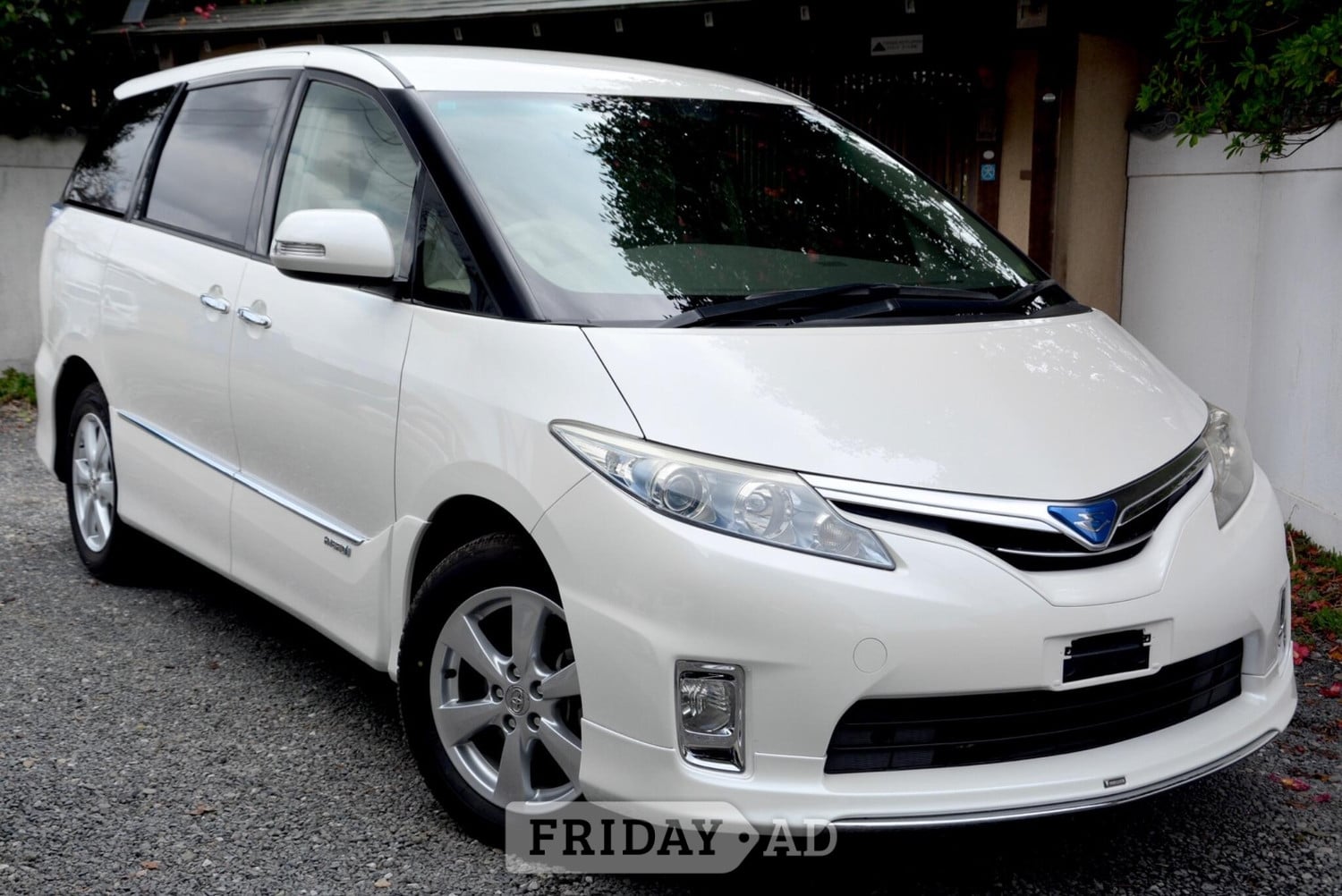 Toyota Estima 2011 in Chingford