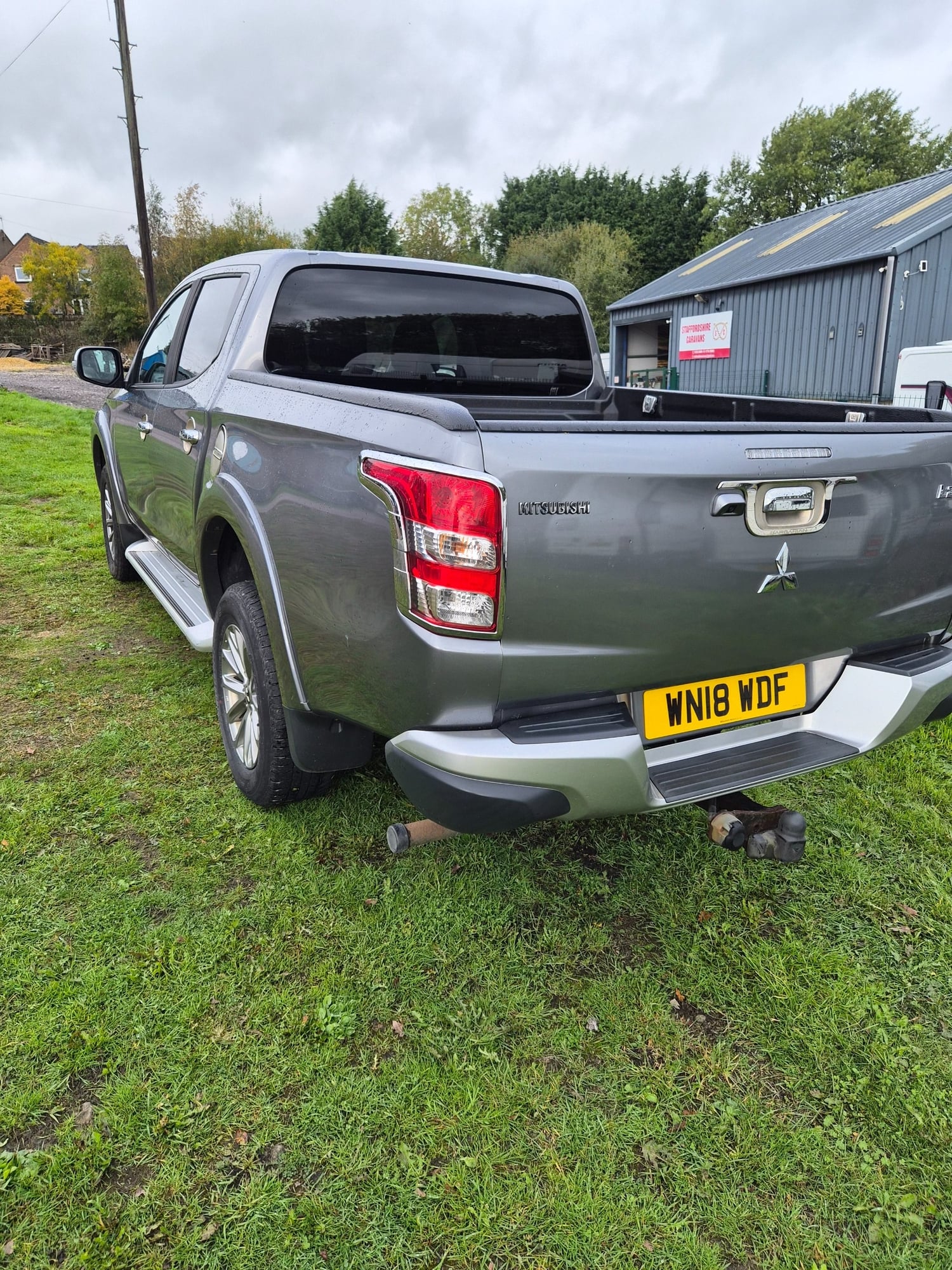 [ berth ]Mitsubishi L200