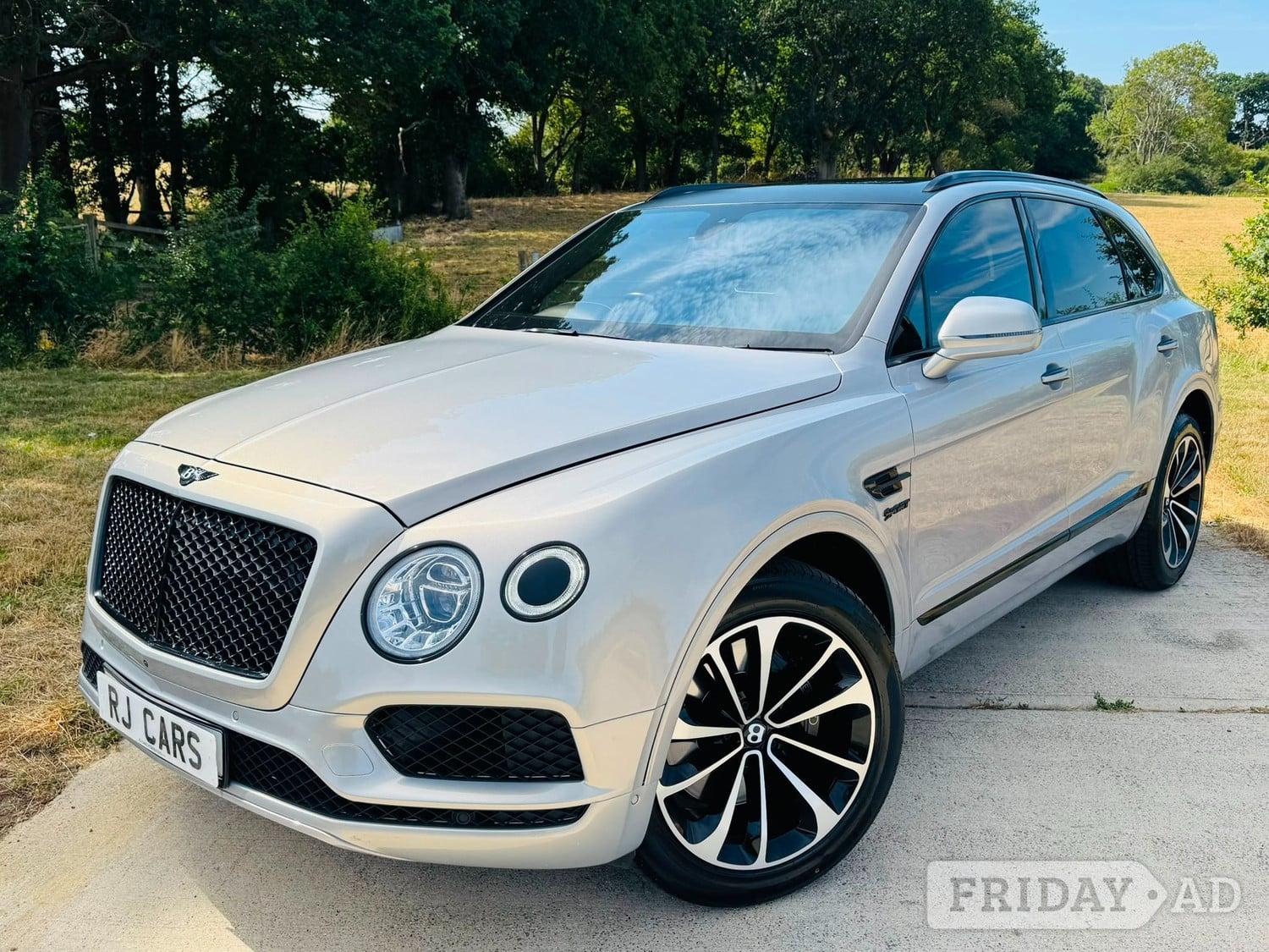 Bentley Bentayga 2016 in Horley