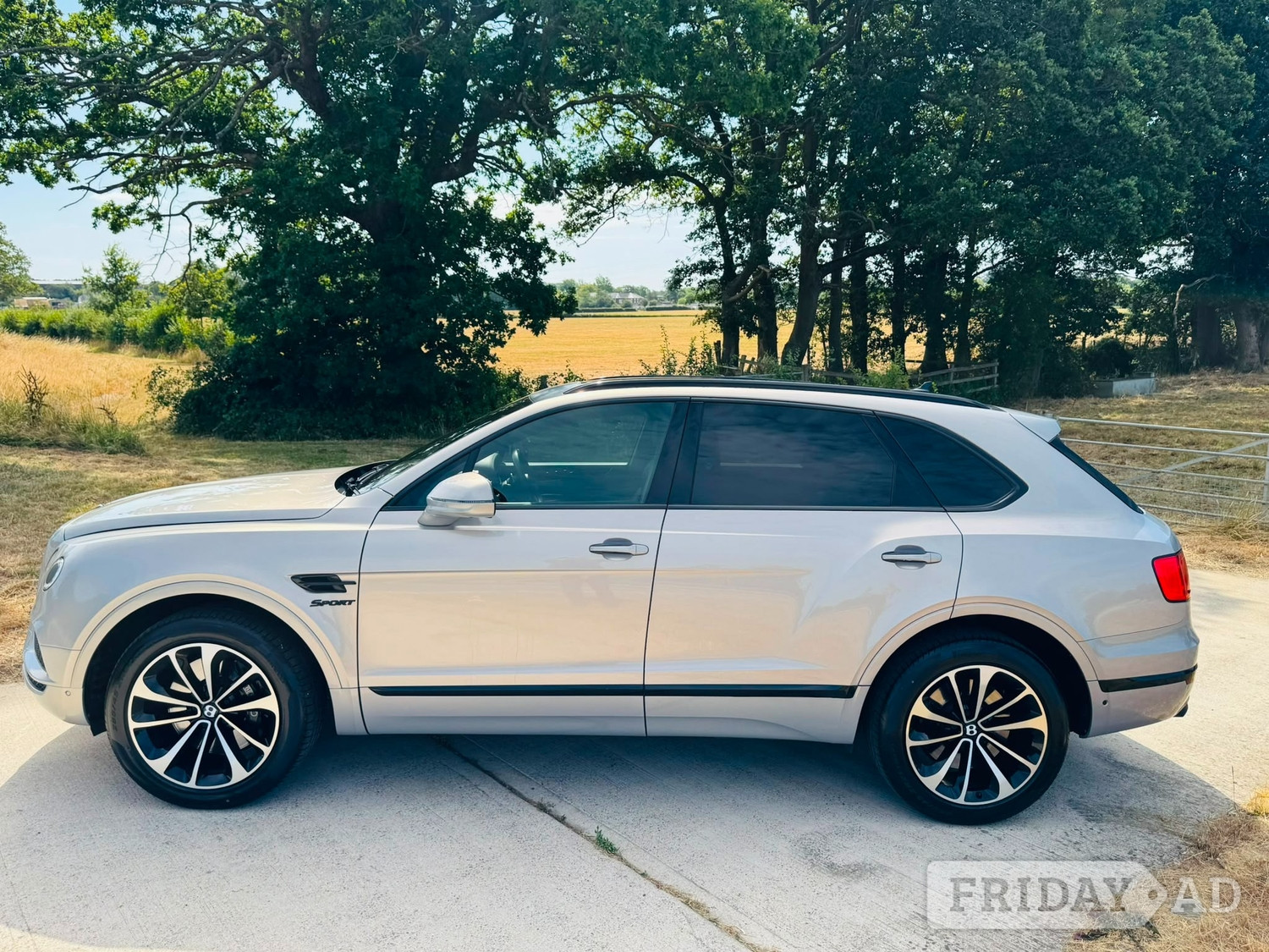 [ berth ]Bentley Bentayga