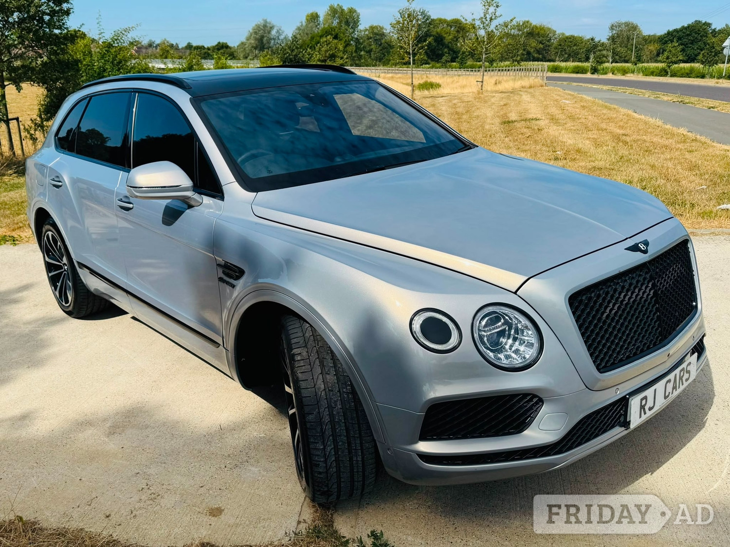 Bentley Bentayga 2016 - Cars in Horley