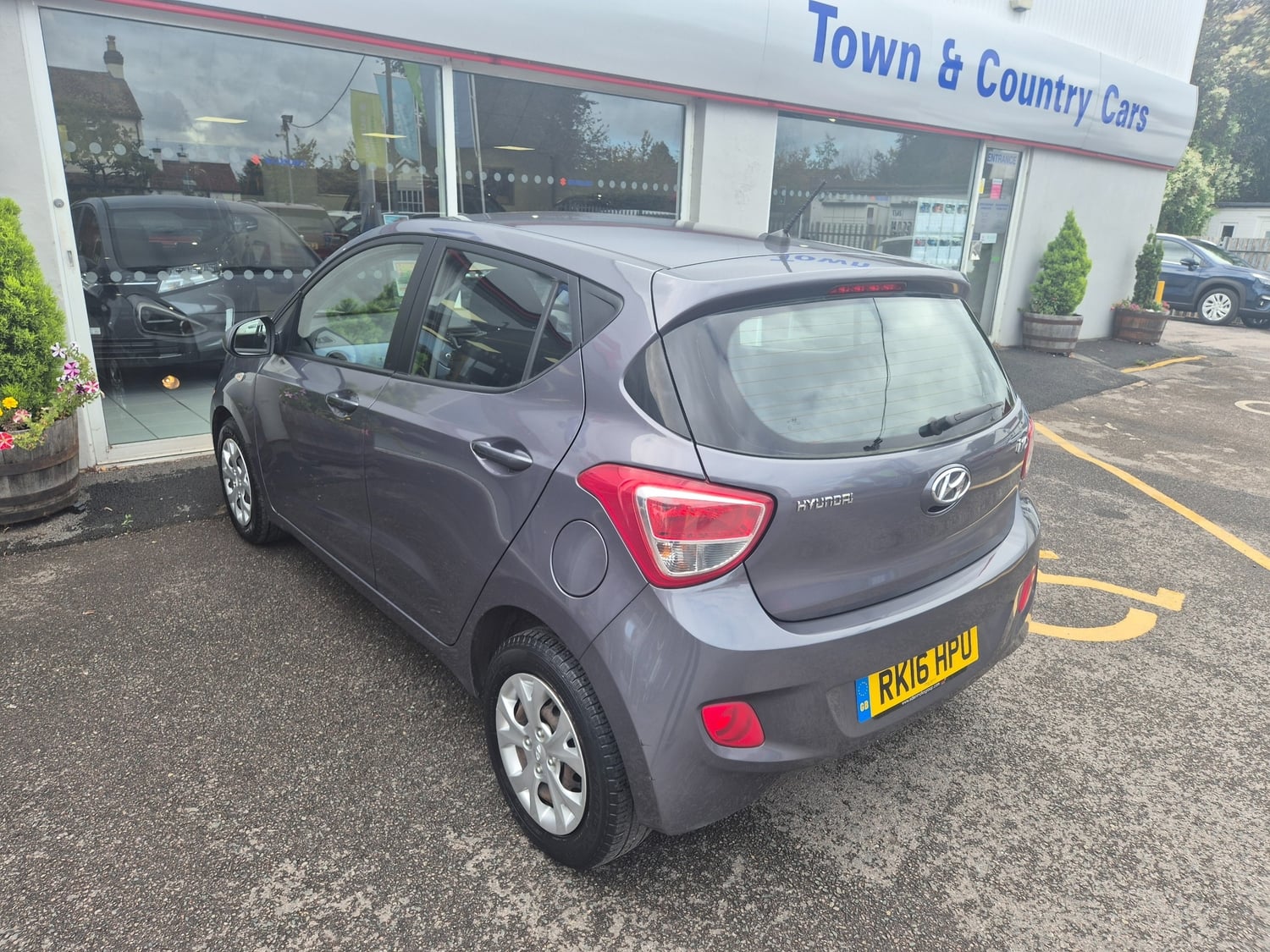 Hyundai i10 2016 - Cars in Aldershot