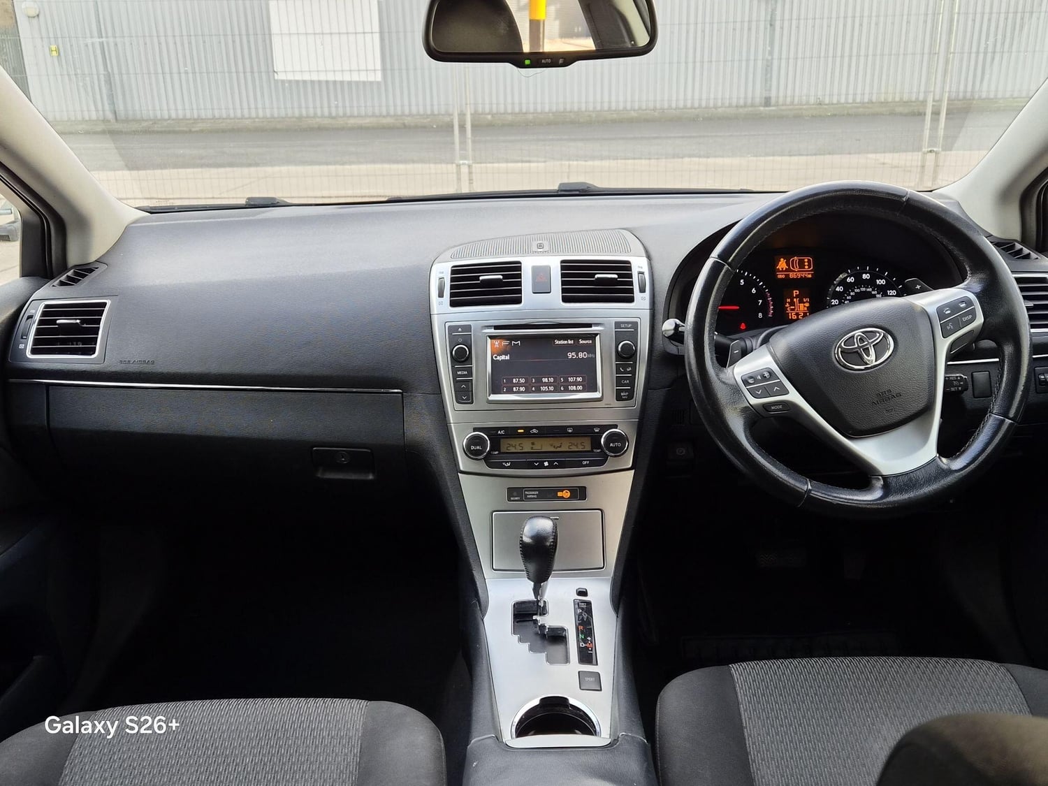 Toyota Avensis 2012 - Cars in Slough
