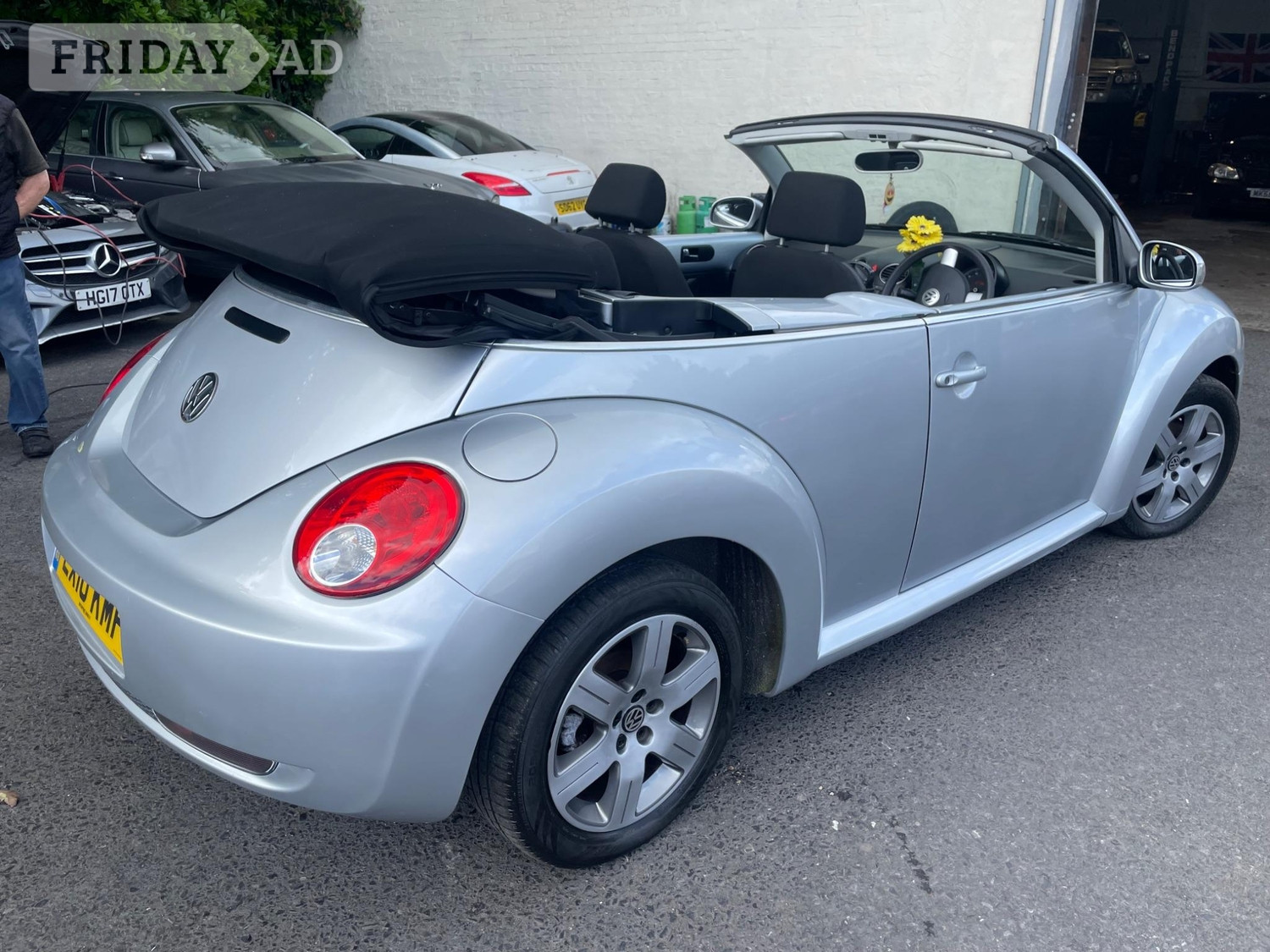 Volkswagen Beetle 2010 - Cars